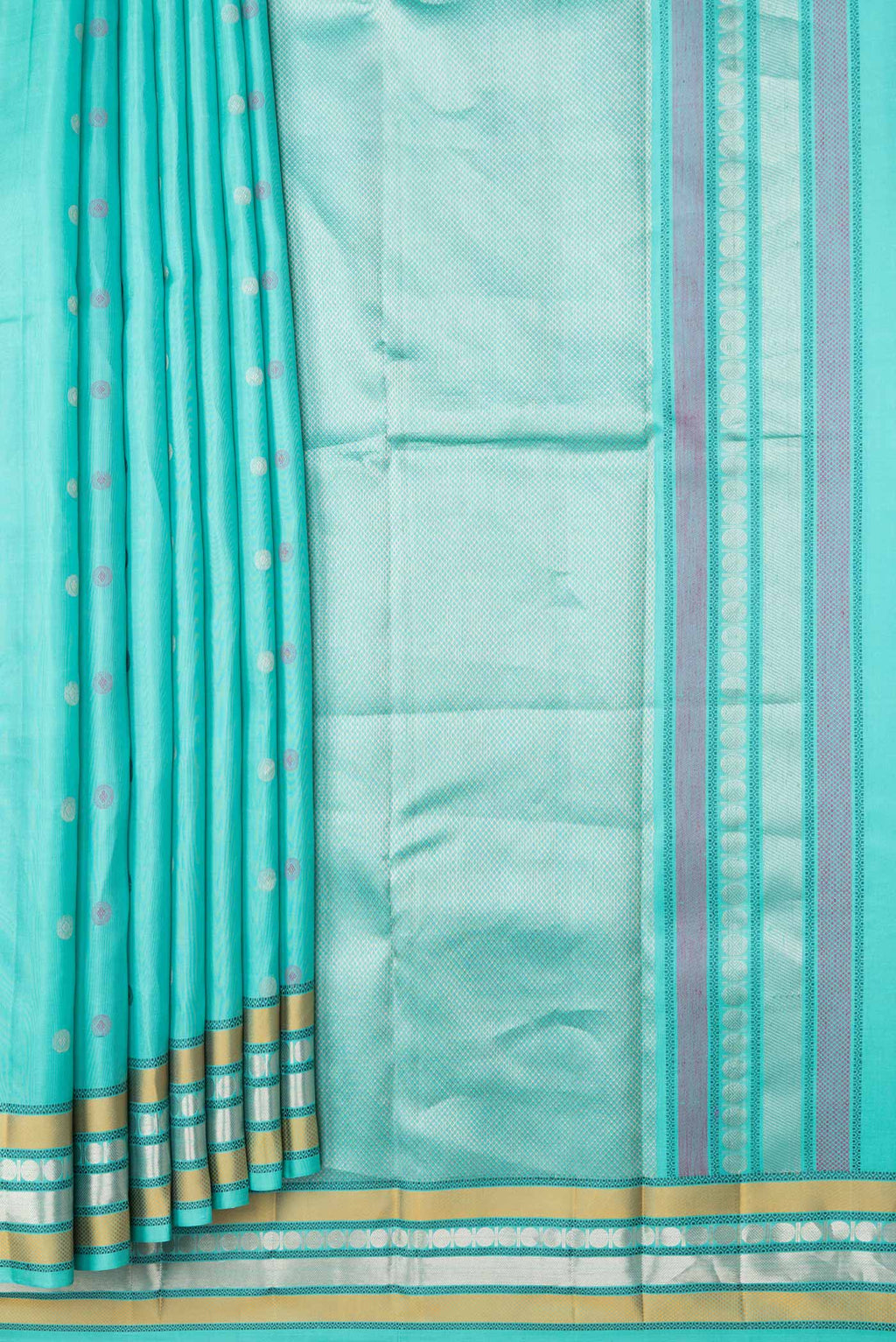 Pleats and pallu of Sea Green Dual Tone Kanchipuram Silk Saree with Zari And Thread Butta on the body and Zari And Thread Border. 