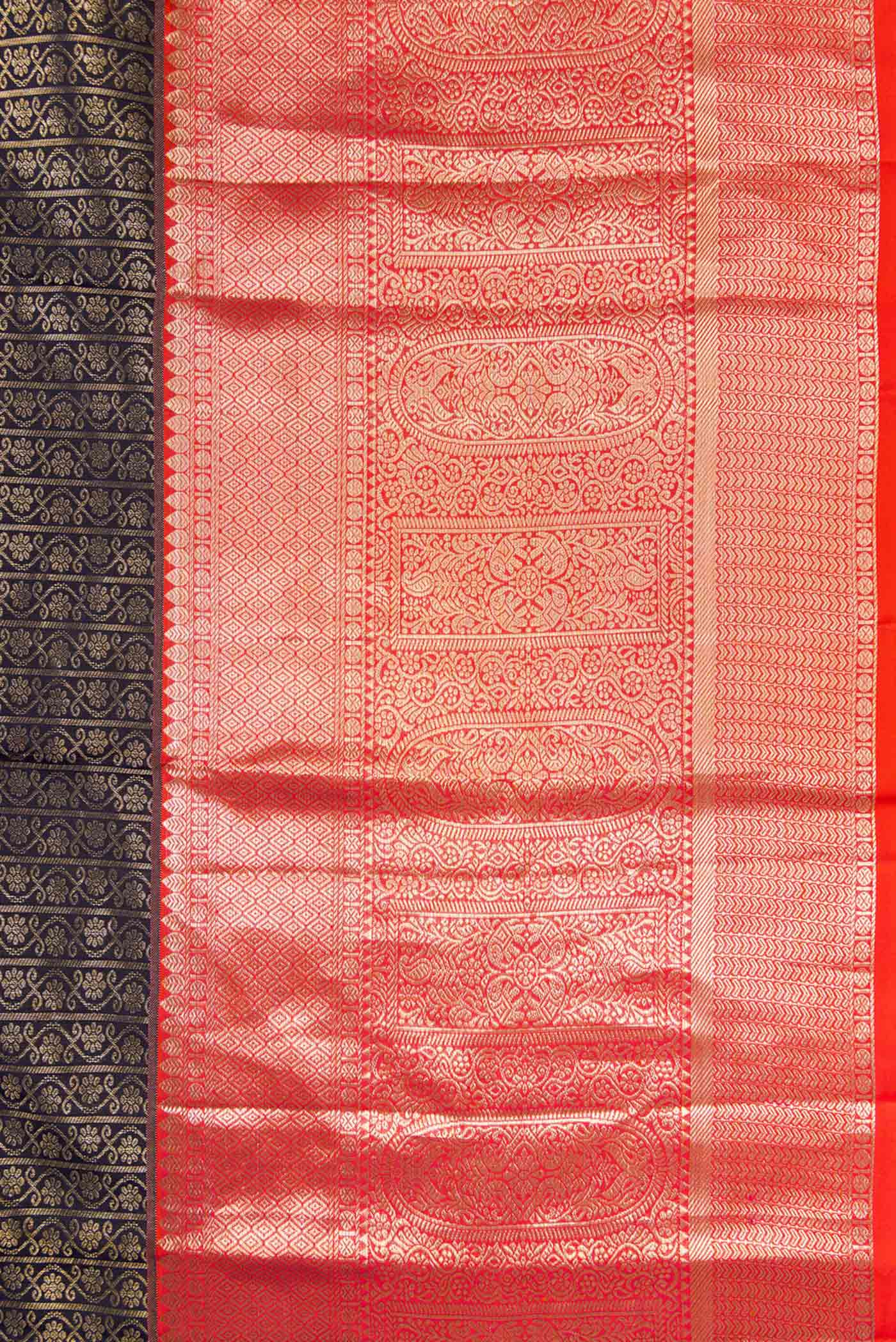 Border image of Black Dual Tone Kanchipuram Silk Saree with Zari Brocade on the body and Zari Border. 