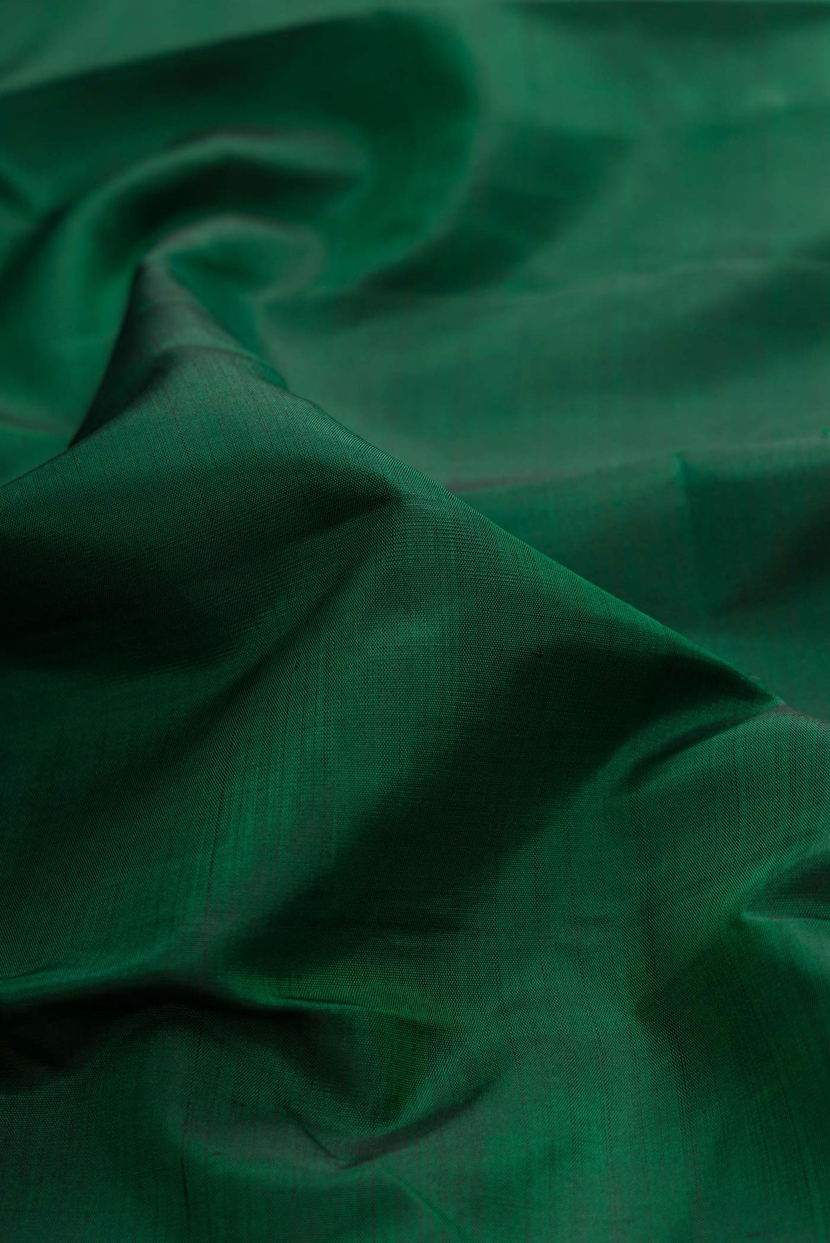 Close up of Bottle Green Dual Tone Kanchipuram Silk Saree with Plain Body and Temple Thread Border displaying folds