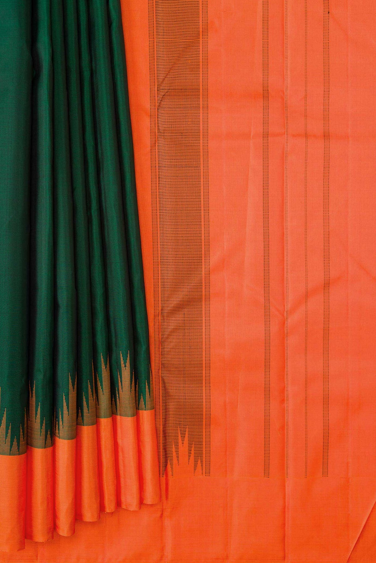 Pleats and pallu of Bottle Green Dual Tone Kanchipuram Silk Saree with Plain Body and Temple Thread Border