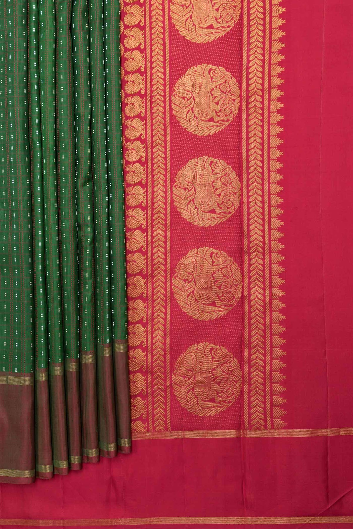 Pleats and pallu of Green Dual Tone Kanchipuram Saree with Checked design on the body and Zari Border