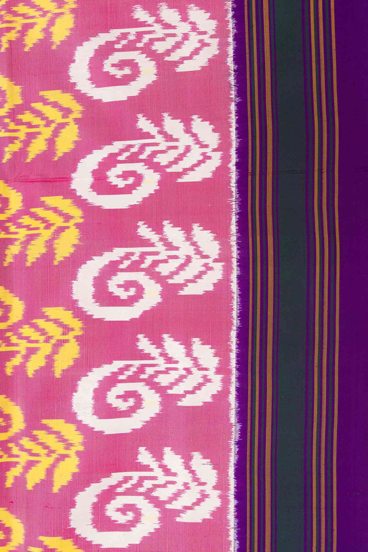 Border image of Rose pink Pochampally Silk Saree with Pure Ikat on the body and Plain Border