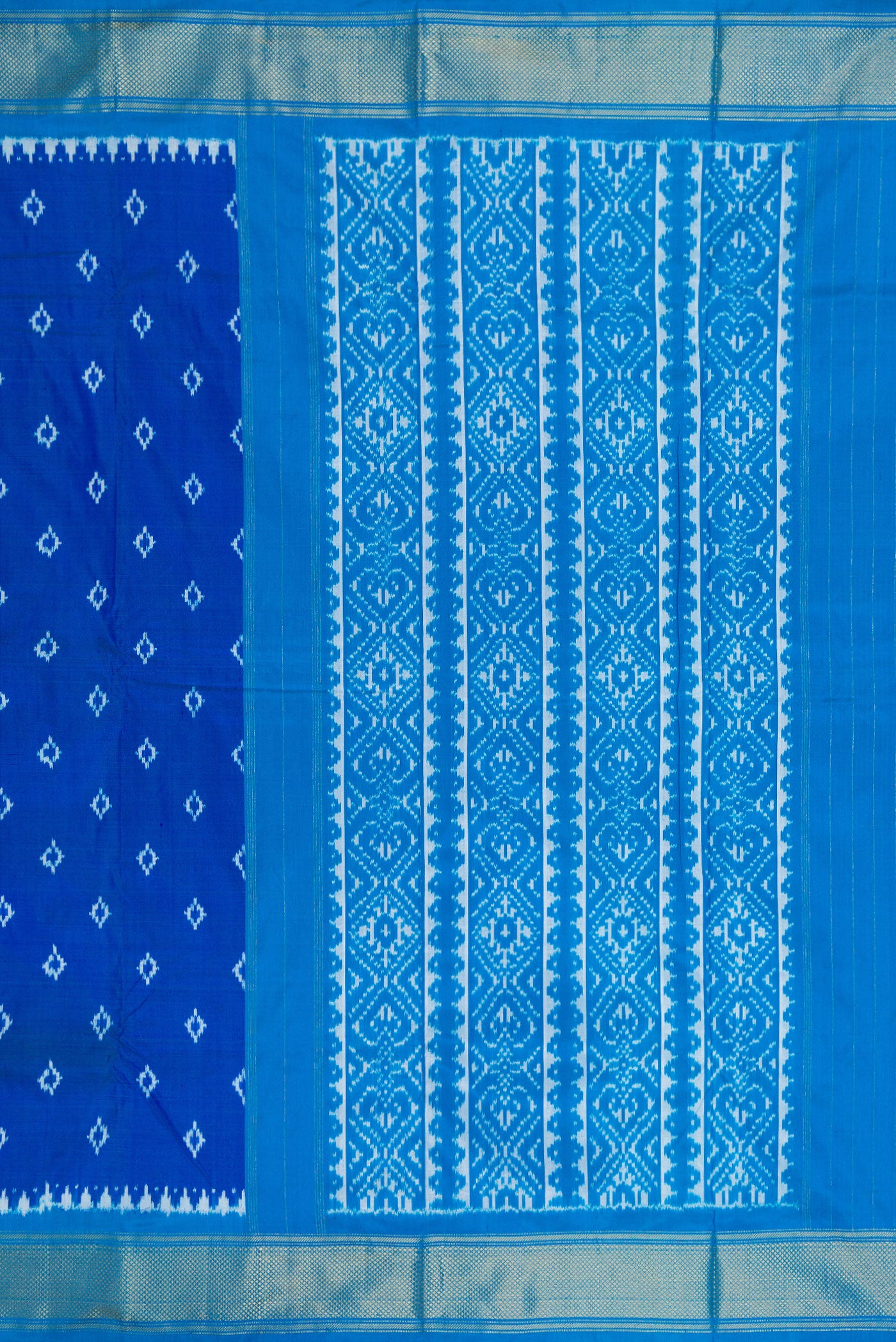 Close up image of the pallu of Peacock Blue Dual Tone Double Ikat Nine Yards Saree with Ikat Print on the body and Zari Border. 