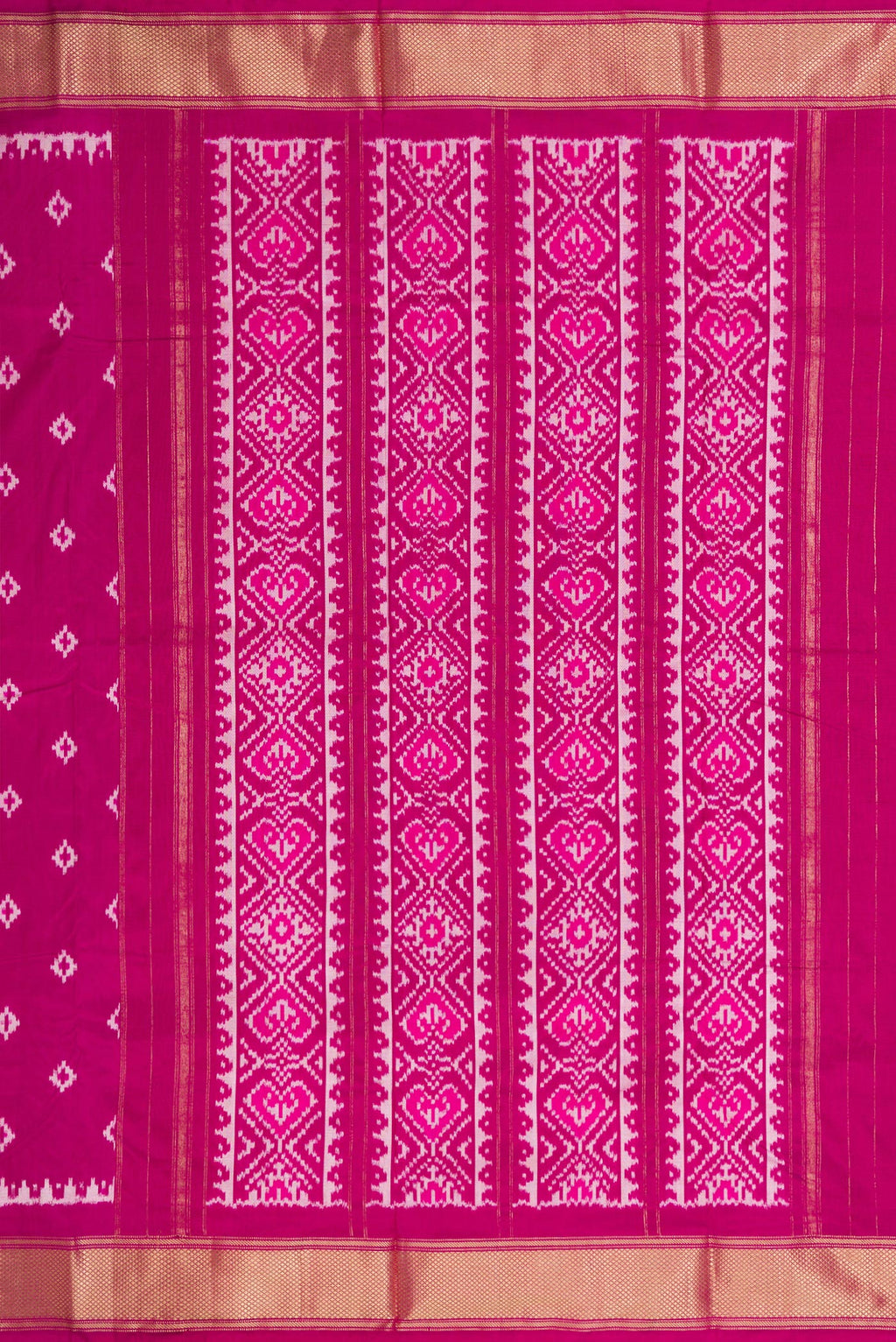 Close up image of the pallu of Purple Dual Tone Double Ikat Nine Yards Saree with Ikat Print on the body and Zari Border. 