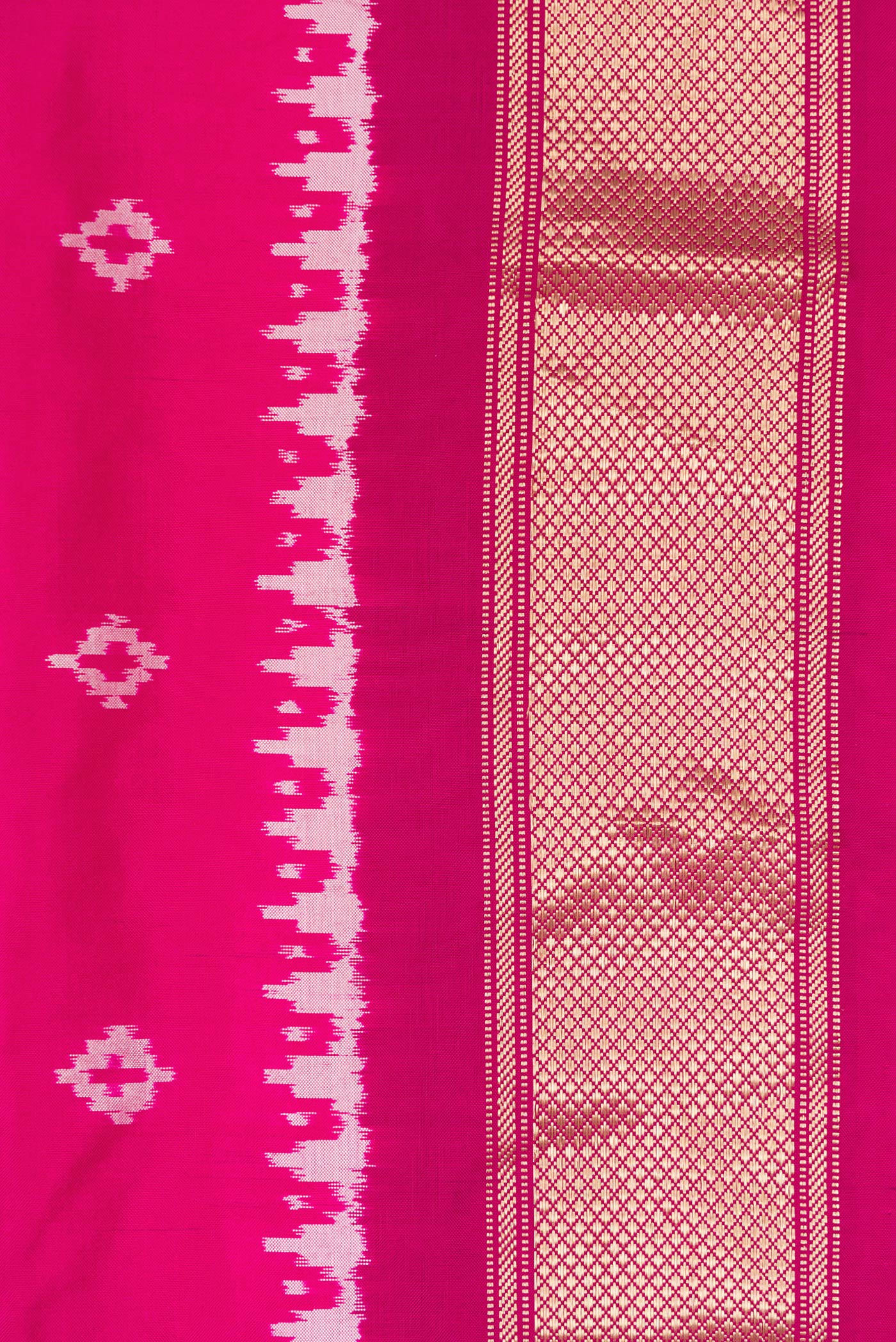 Border image of Pink Dual Tone Double Ikat Nine Yards Saree with Ikat Print on the body and Zari Border. 