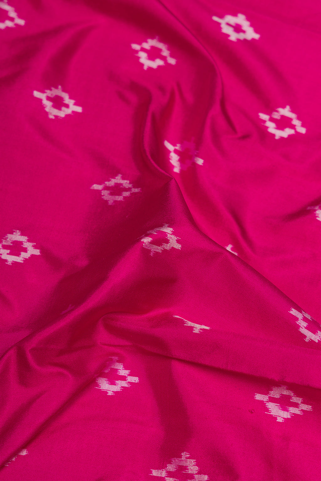 Close up of Pink Dual Tone Double Ikat Nine Yards Saree with Ikat Print on the body and Zari Border.  displaying folds