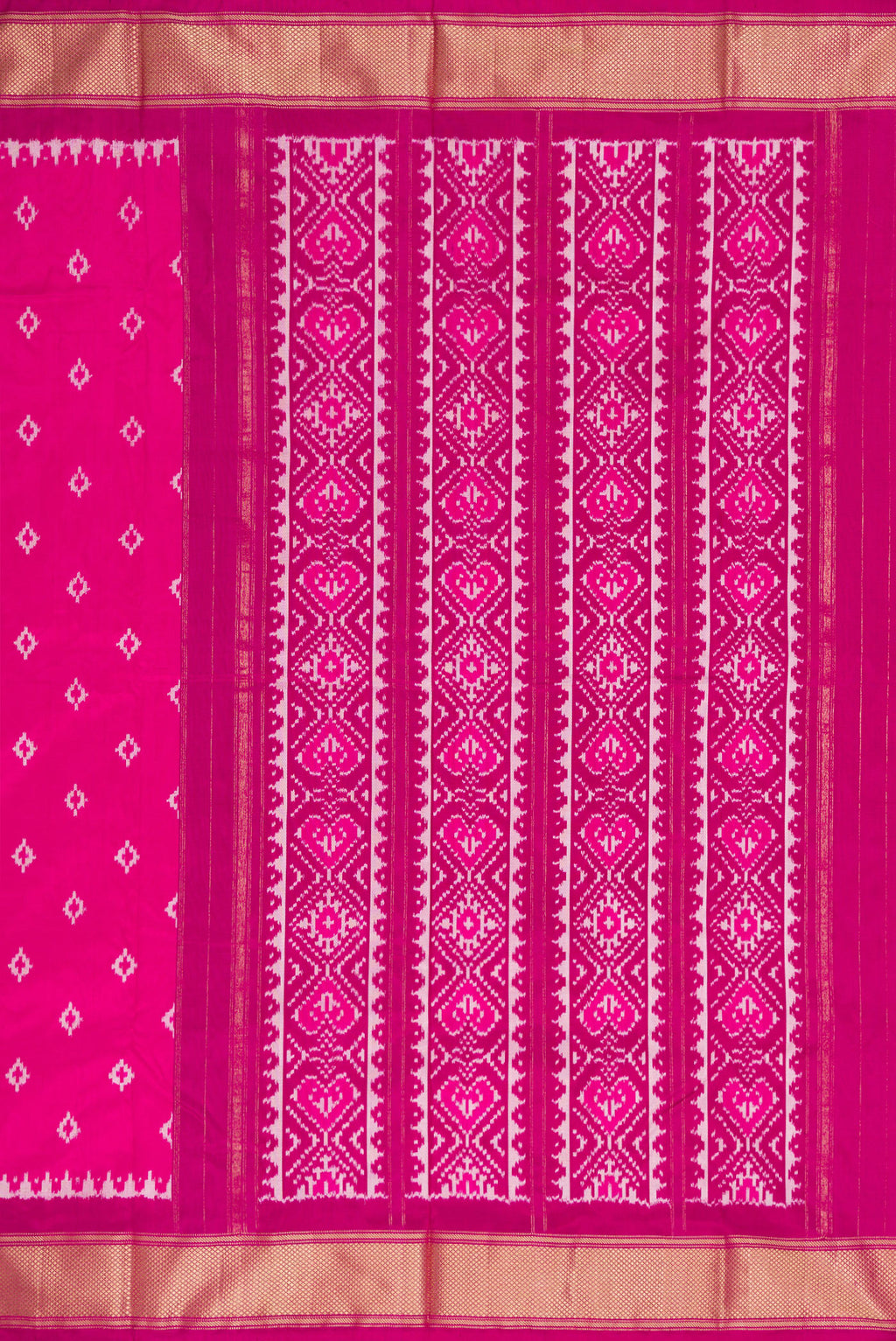 Close up image of the pallu of Pink Dual Tone Double Ikat Nine Yards Saree with Ikat Print on the body and Zari Border. 