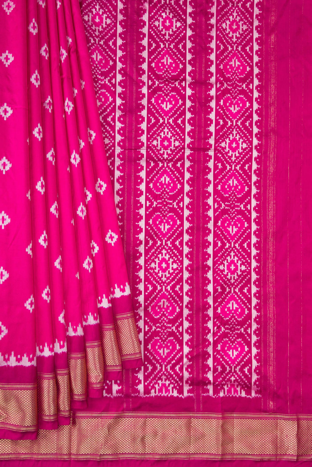 Pleats and pallu of Pink Dual Tone Double Ikat Nine Yards Saree with Ikat Print on the body and Zari Border. 