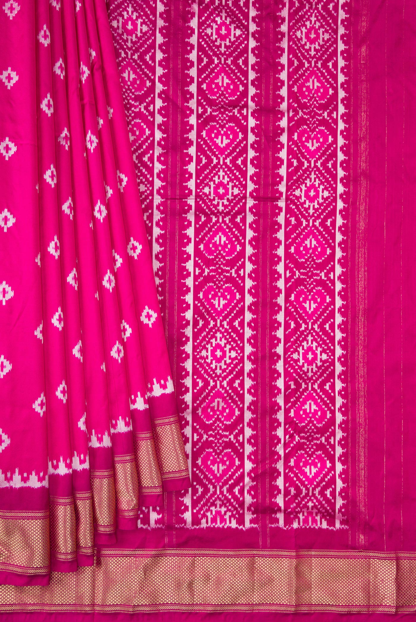 Pleats and pallu of Pink Dual Tone Double Ikat Nine Yards Saree with Ikat Print on the body and Zari Border. 