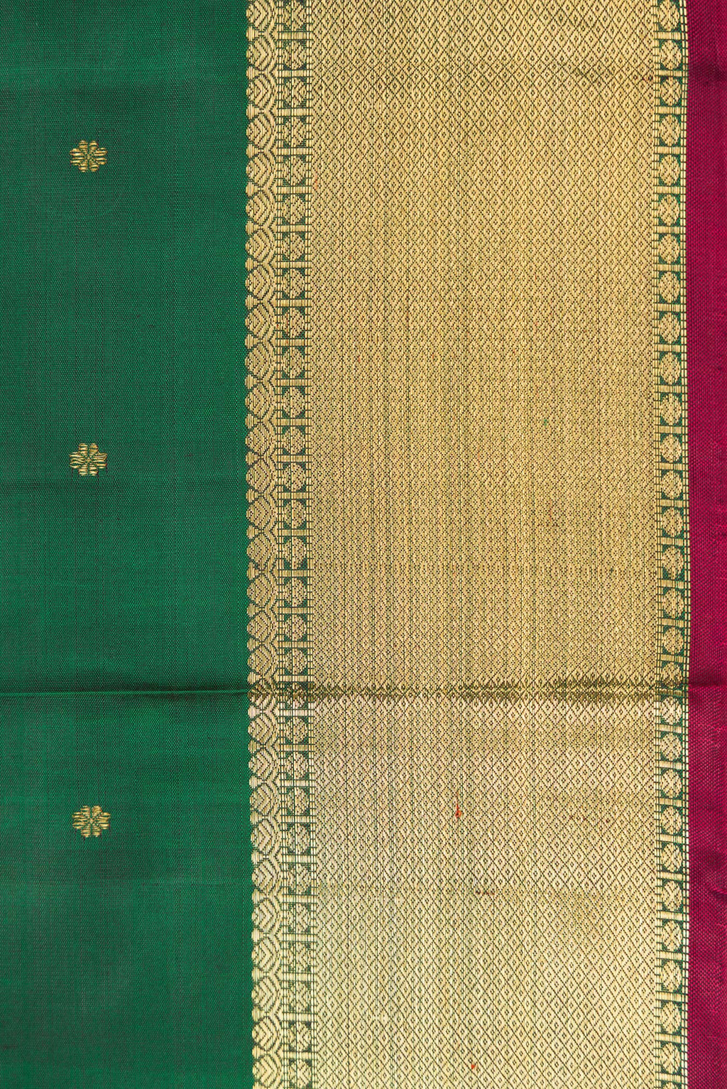 Border image of Pure Silk Pure Zari Green Dual Tone Kanjivaram Saree with Zari Butta on the body and Zari Border. 