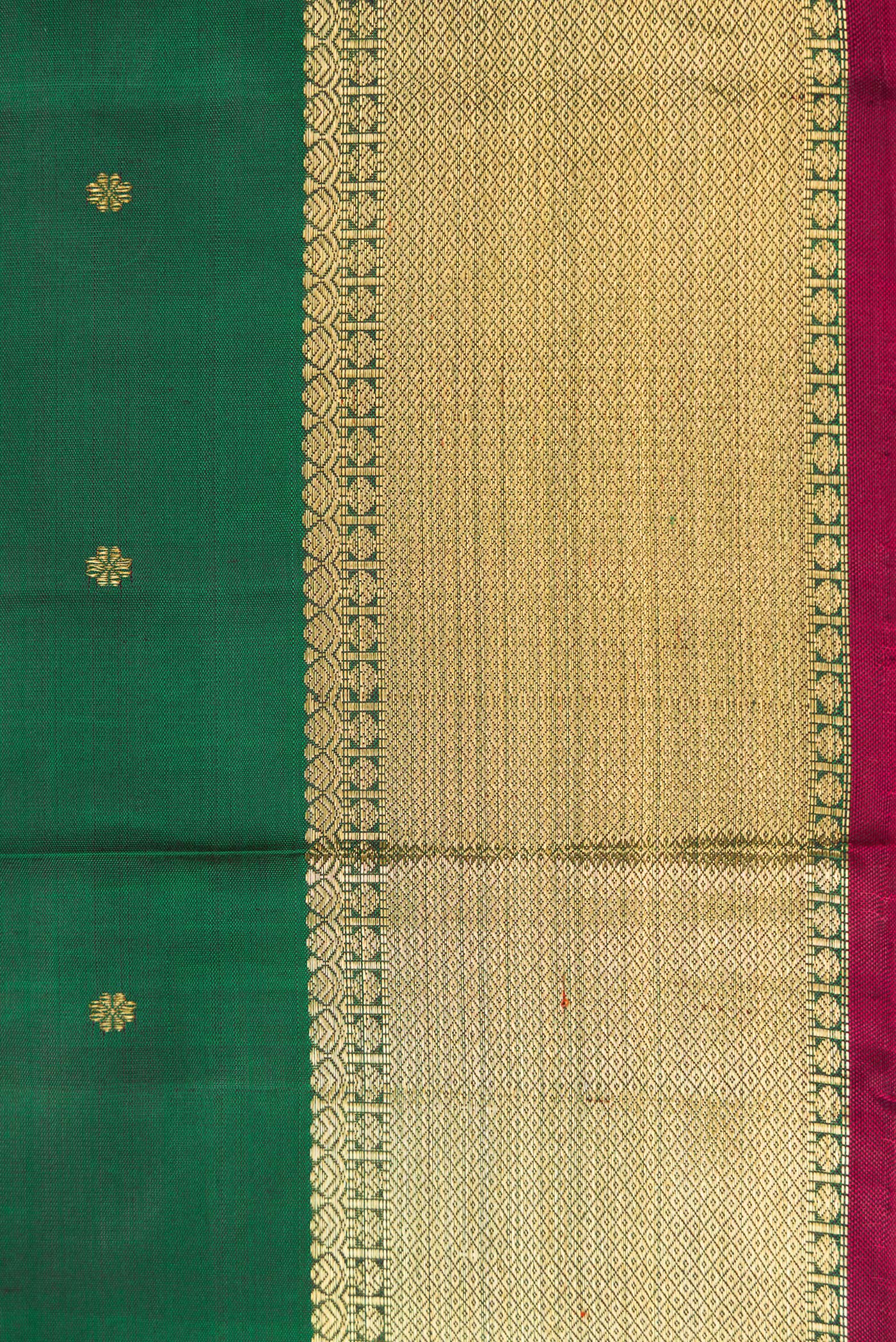 Border image of Pure Silk Pure Zari Green Dual Tone Kanjivaram Saree with Zari Butta on the body and Zari Border. 