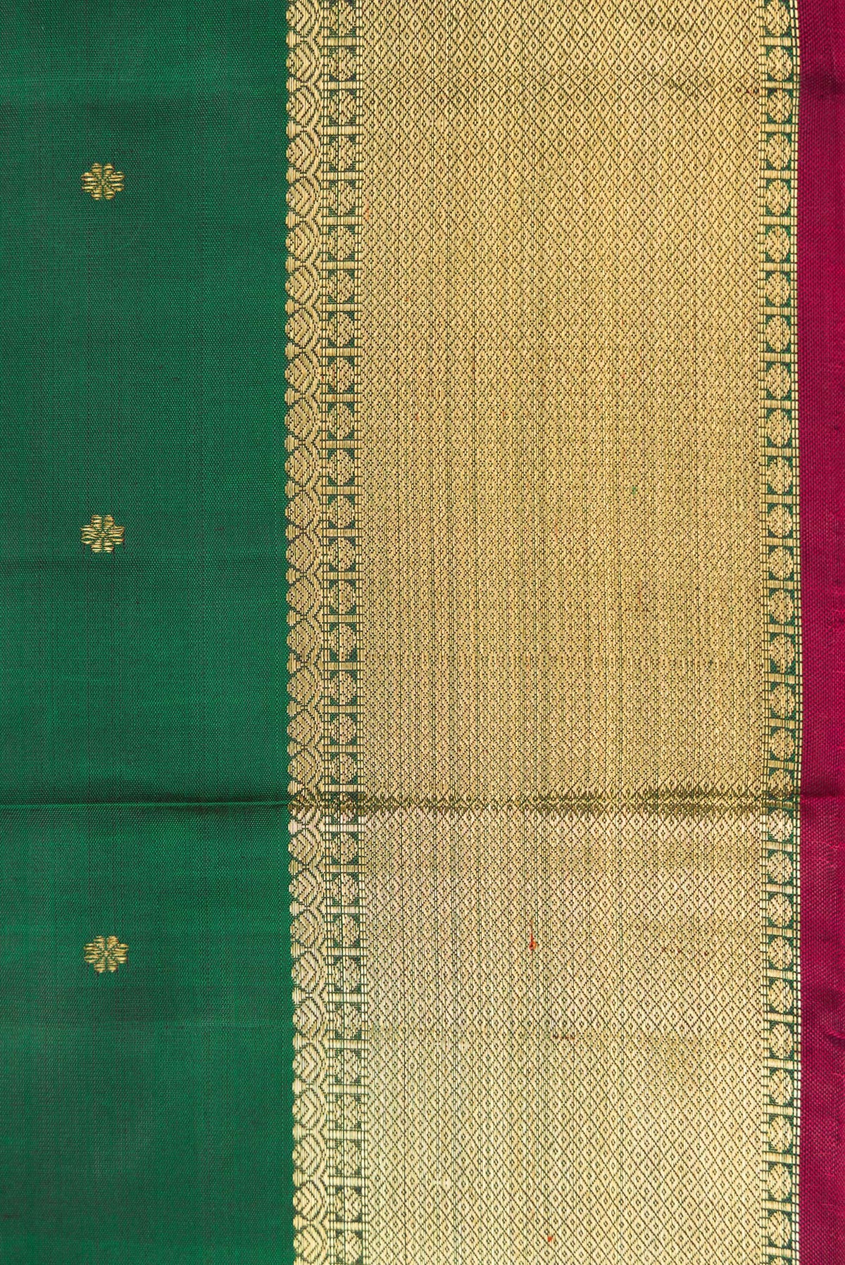 Border image of Pure Silk Pure Zari Green Dual Tone Kanjivaram Saree with Zari Butta on the body and Zari Border. 