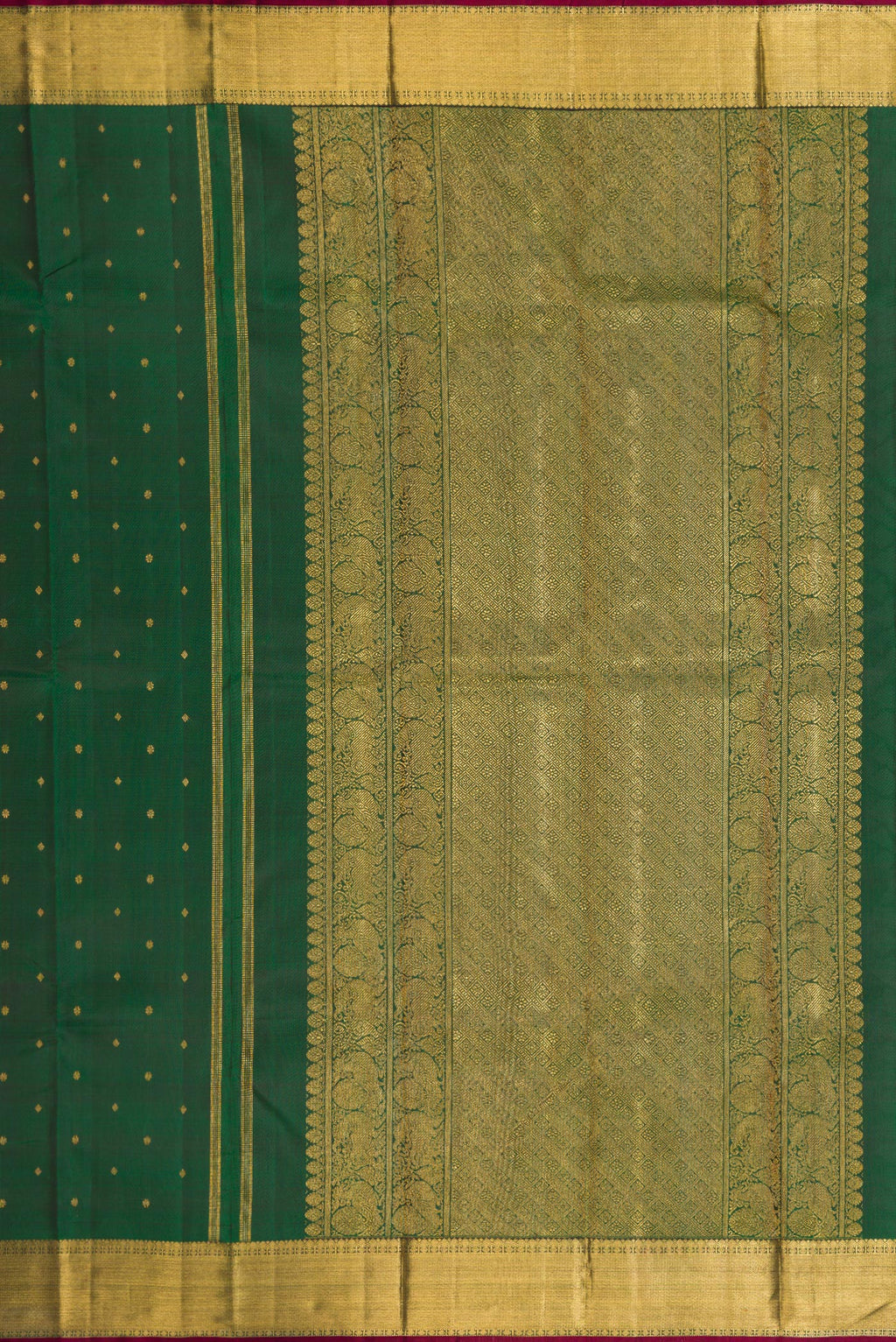 Close up image of the pallu of Pure Silk Pure Zari Green Dual Tone Kanjivaram Saree with Zari Butta on the body and Zari Border. 