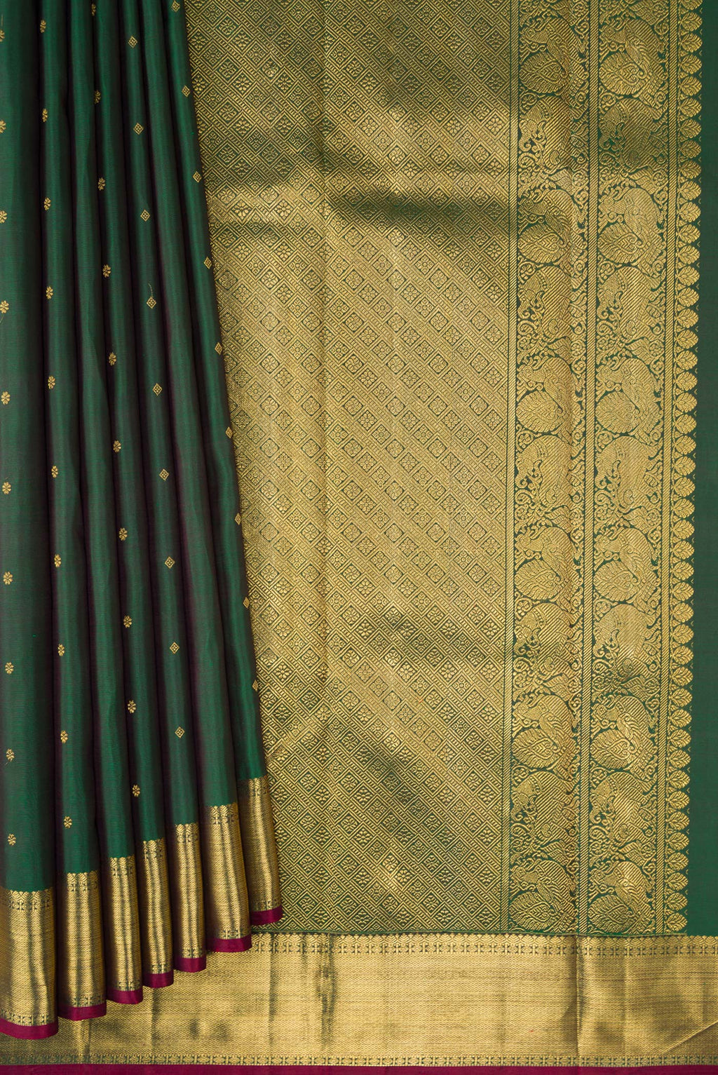 Pleats and pallu of Pure Silk Pure Zari Green Dual Tone Kanjivaram Saree with Zari Butta on the body and Zari Border. 