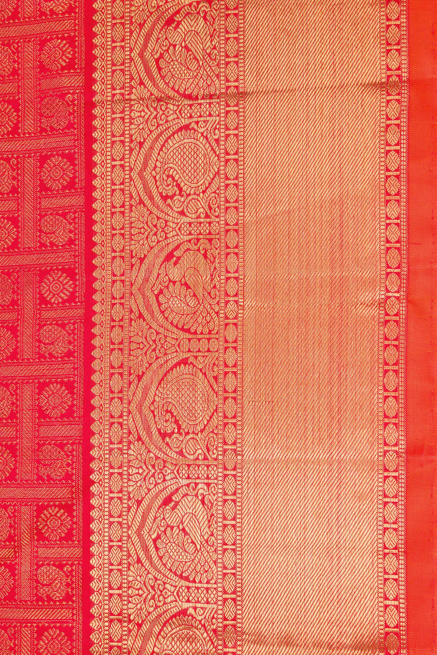 Border image of Pure Silk Pure Zari Red Dual Tone Kanjivaram Saree with Zari Brocade on the body and Zari Border. 