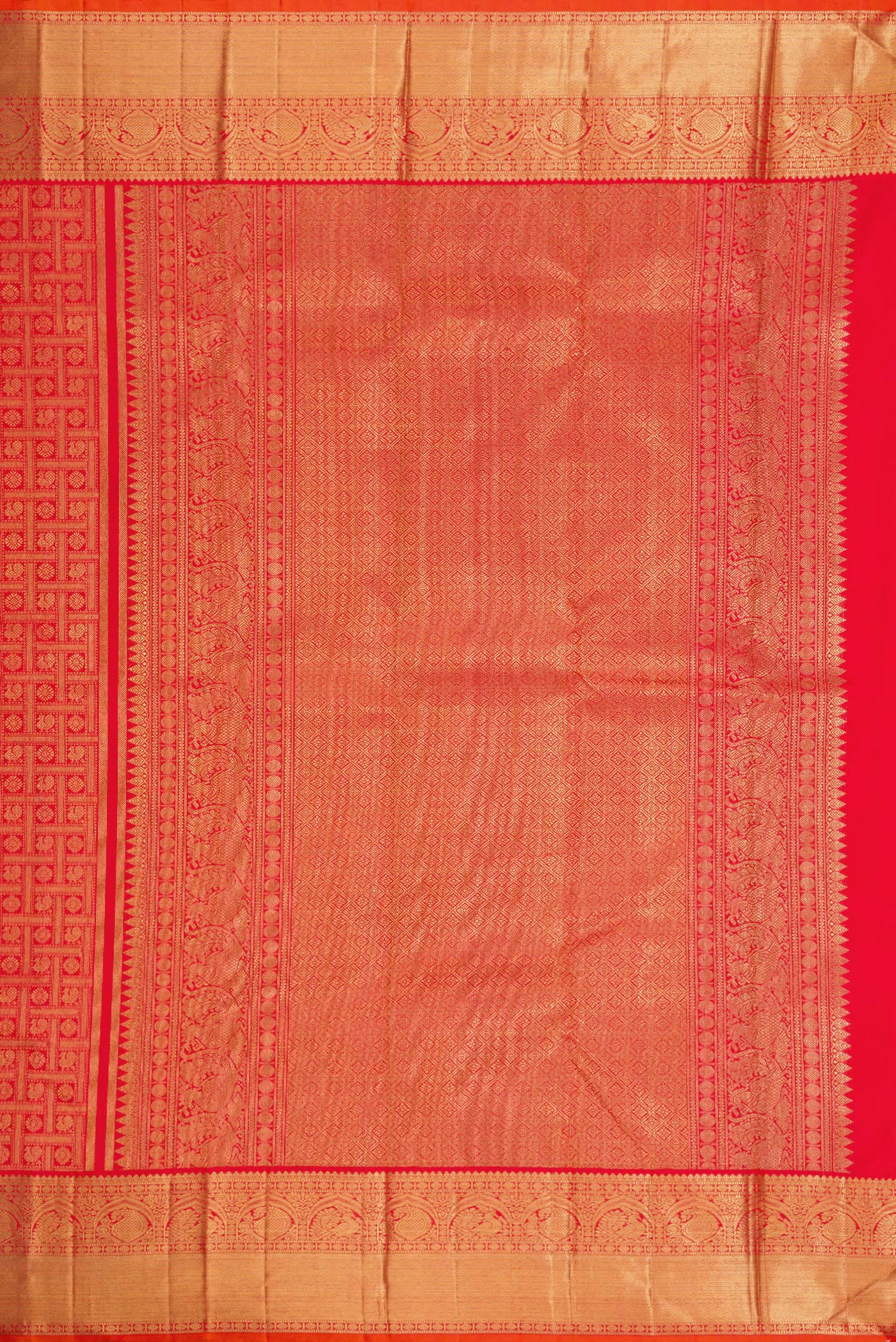 Close up image of the pallu of Pure Silk Pure Zari Red Dual Tone Kanjivaram Saree with Zari Brocade on the body and Zari Border. 