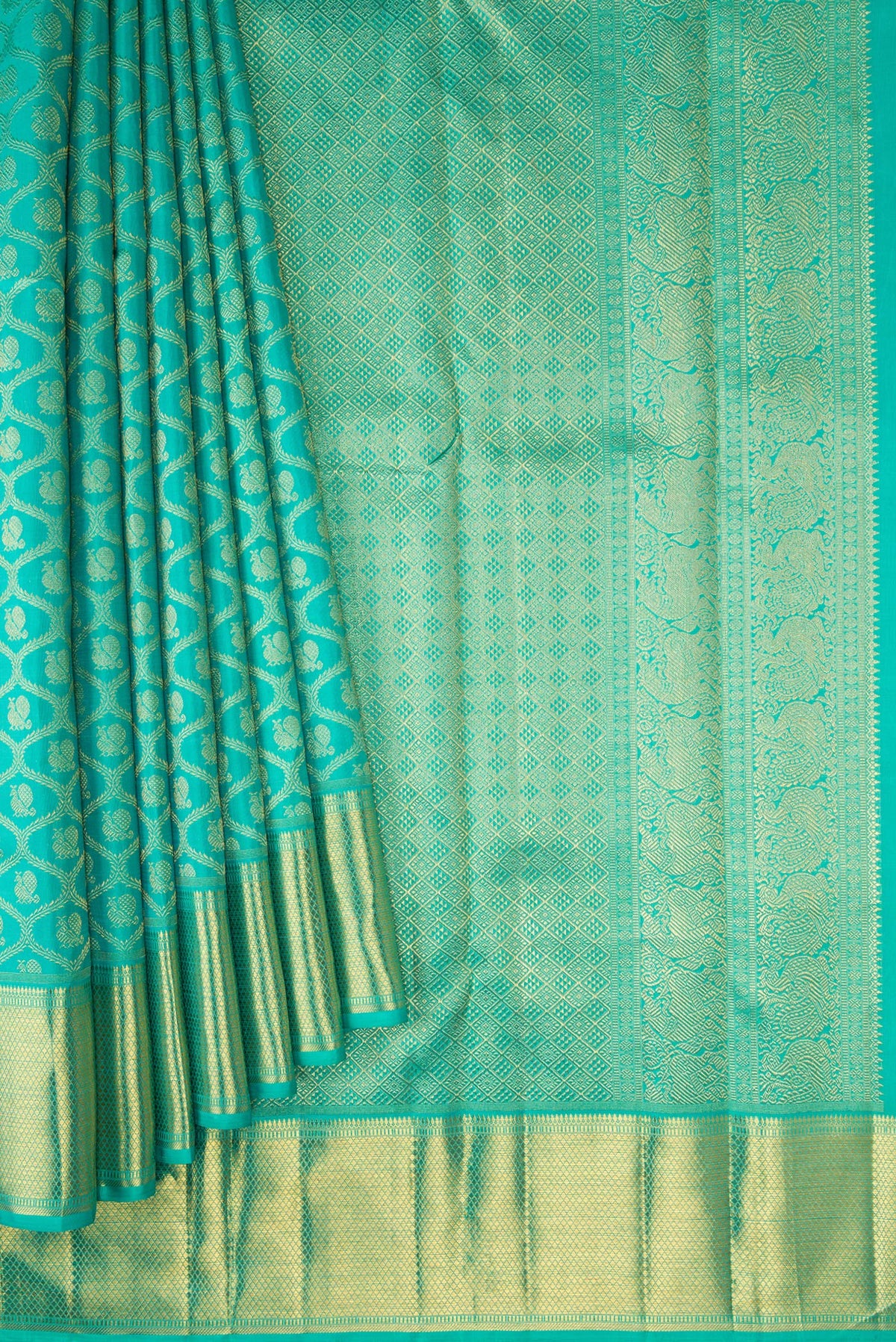 Pleats and pallu of Pure Silk Pure Zari Sea Green Dual Tone Kanjivaram Saree with Zari Brocade on the body and Zari Border. 