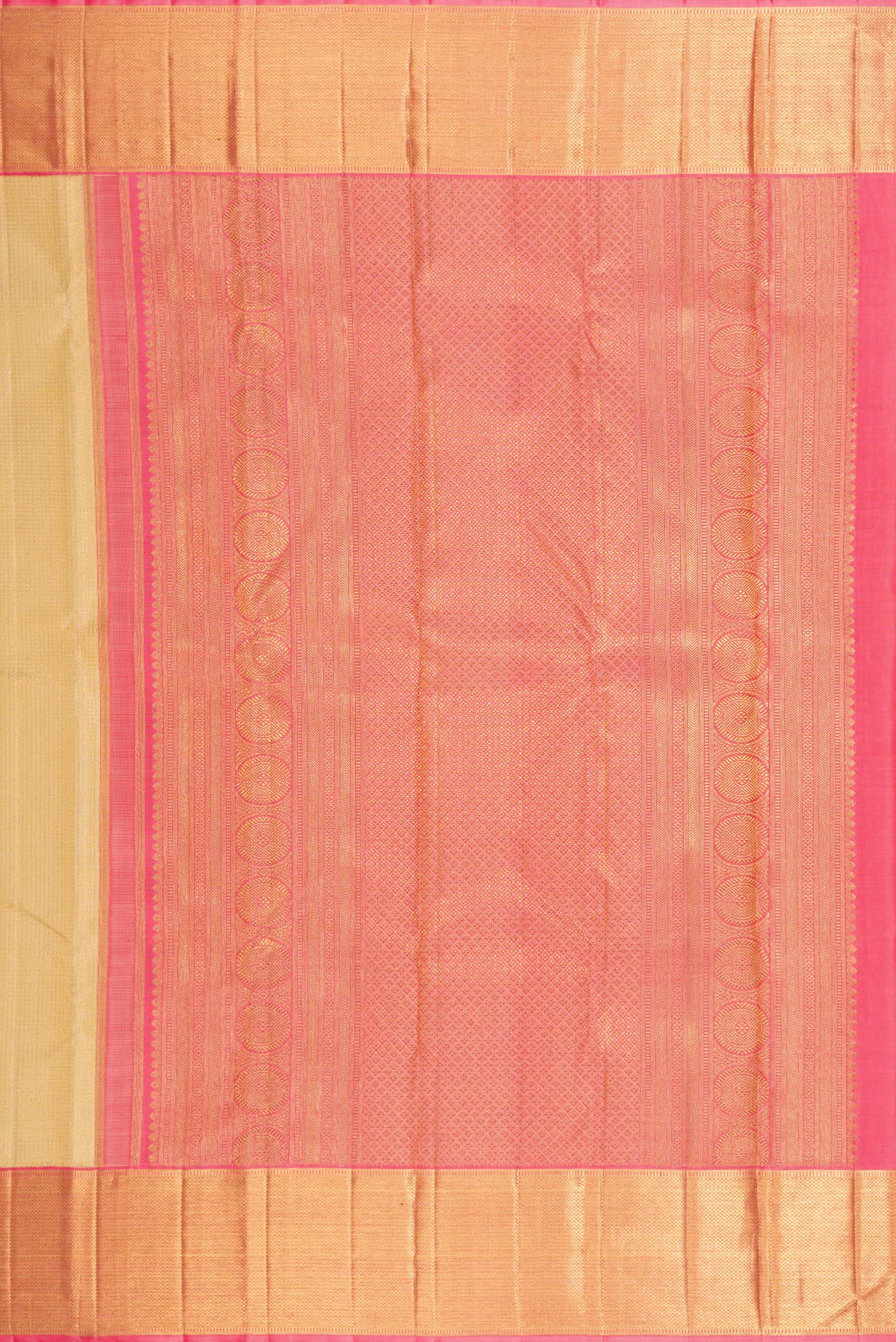 Close up image of the pallu of Pure Silk Pure Zari Gold Dual Tone Kanjivaram Saree with Zari Brocade on the body and Zari Border. 
