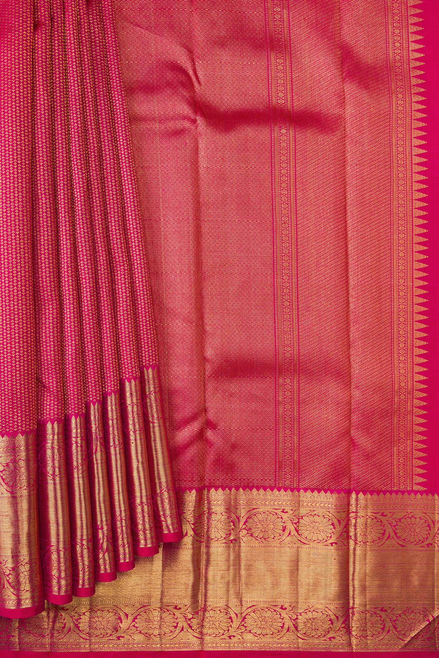Pleats and pallu of Rani Pink Dual Tone Kanchipuram Silk Saree with Zari Brocade on the body and Zari Border. 