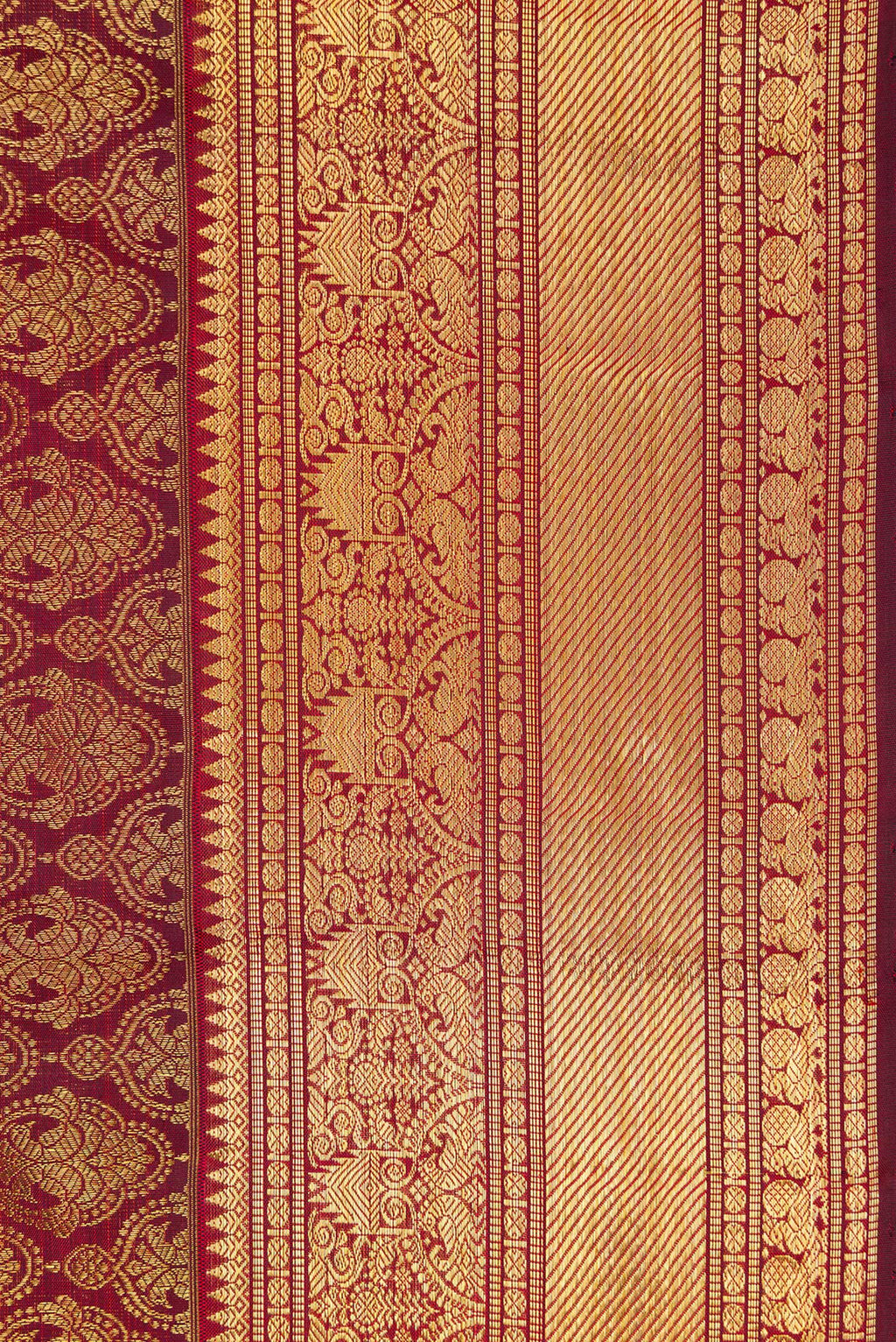 Border image of Pure Silk Pure Zari Maroon Dual Tone Kanjivaram Saree with Zari Brocade on the body and Zari Border. 