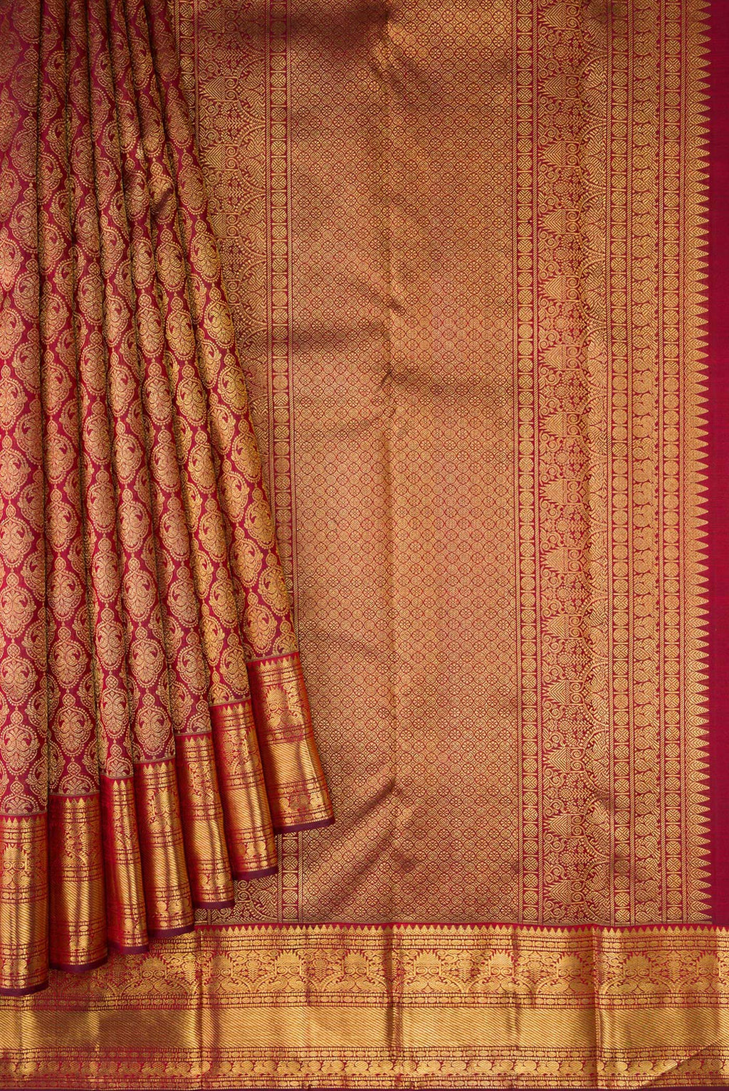 Pleats and pallu of Pure Silk Pure Zari Maroon Dual Tone Kanjivaram Saree with Zari Brocade on the body and Zari Border. 