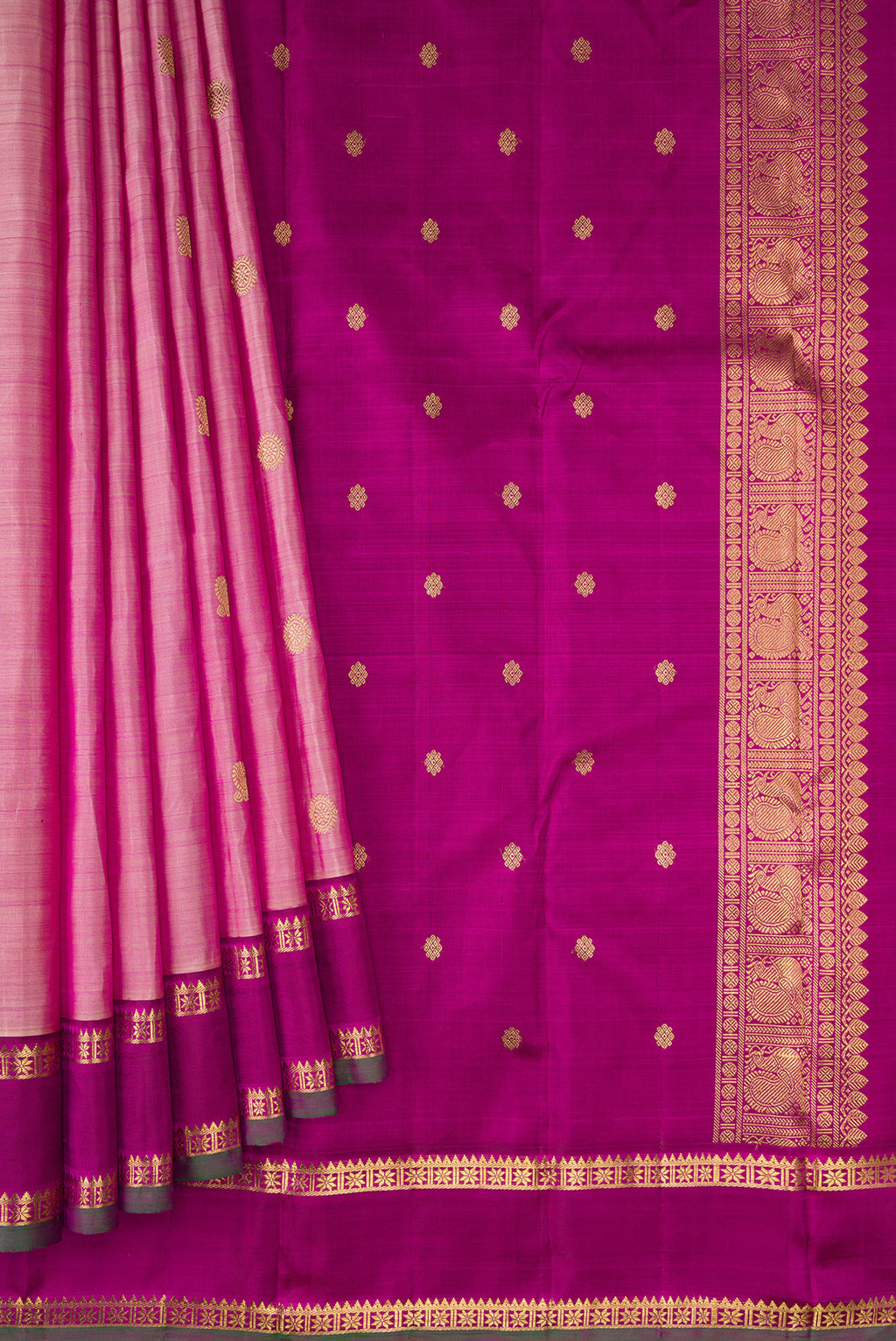 Pleats and pallu of Pink Dual Tone Kanchipuram Silk Saree with Zari Butta on the body and Zari Border. 