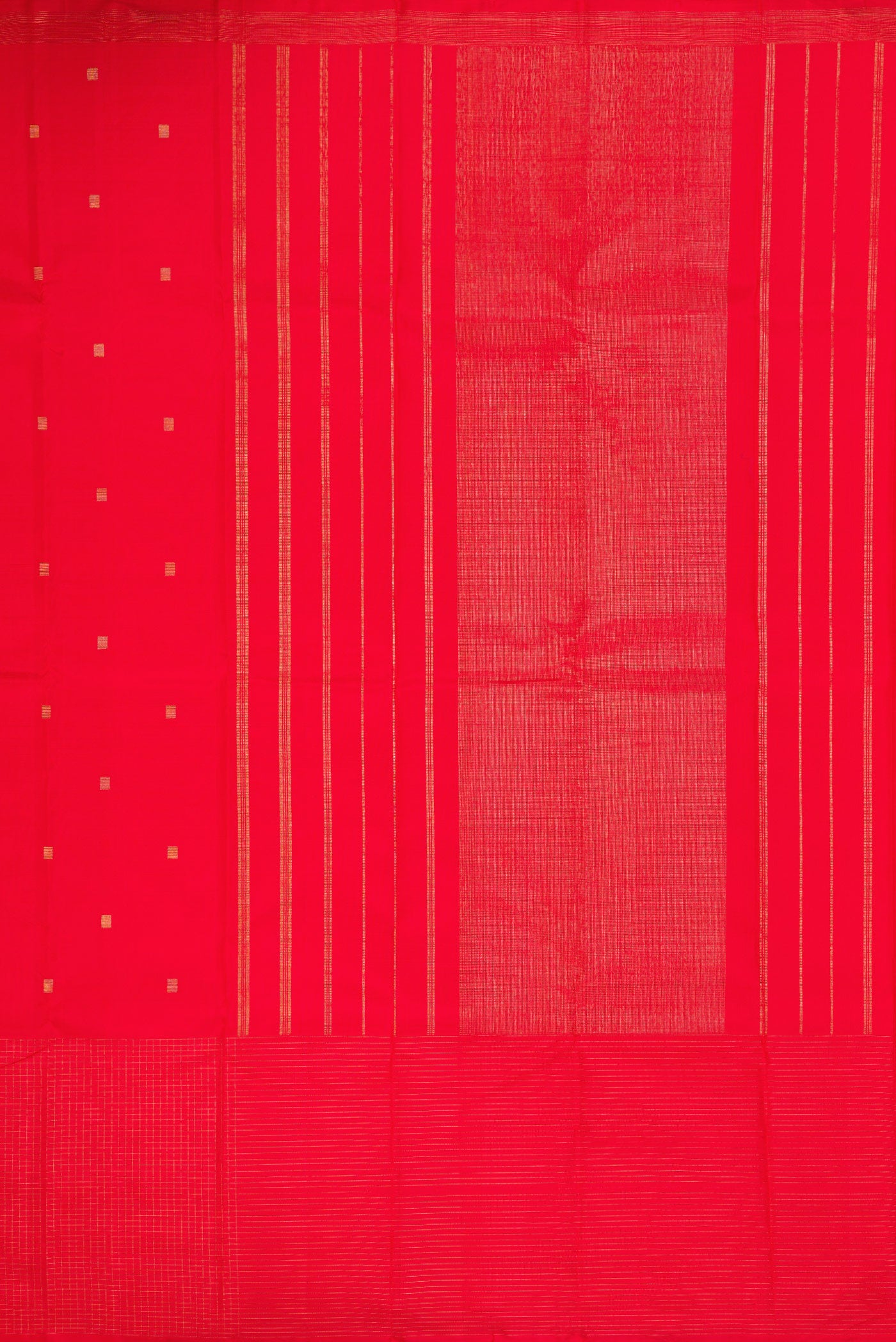 Close up image of the pallu of Red Dual Tone Kanjivaram Silk Saree with Zari Butta on the body and Checks Border. 