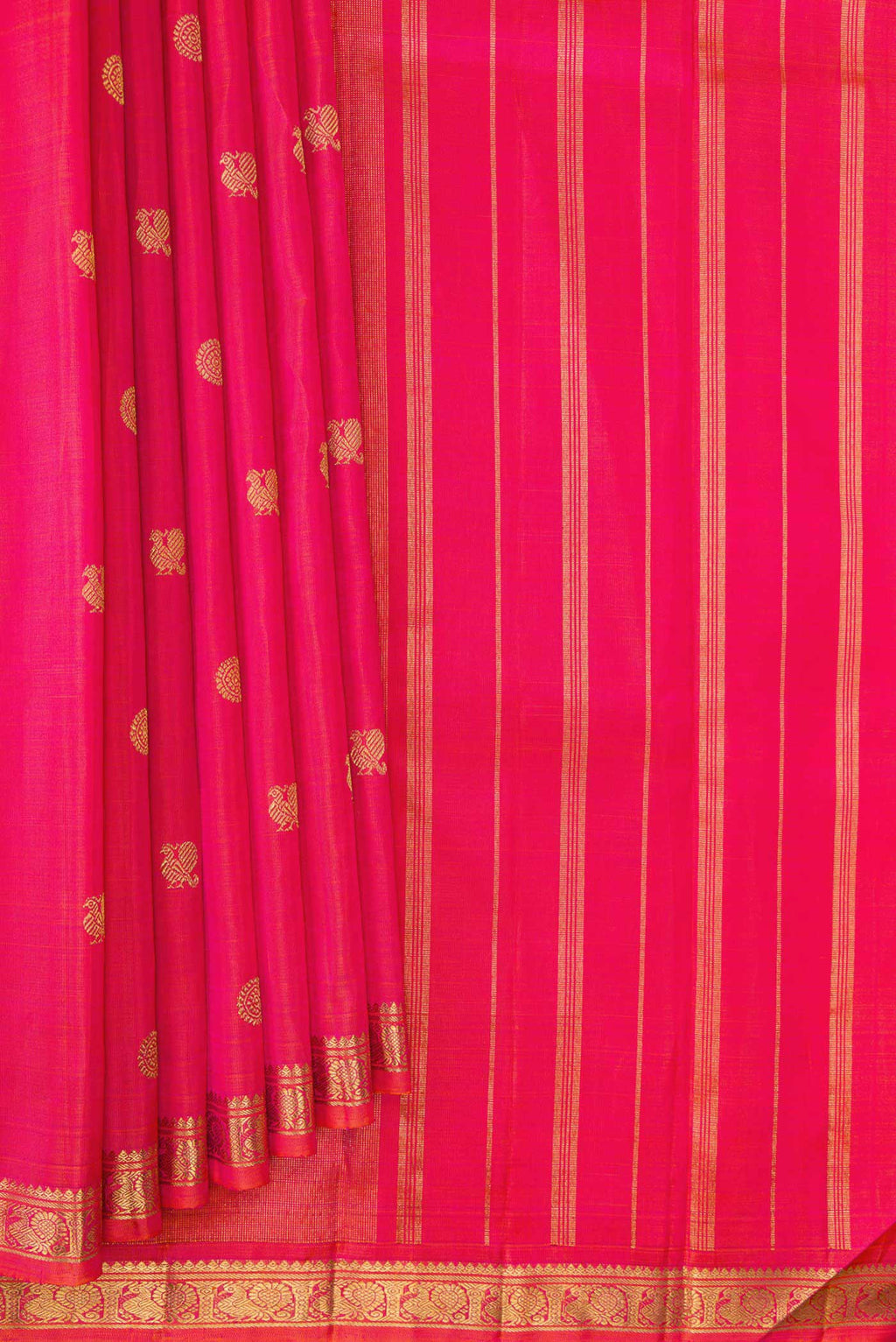 Pleats and pallu of Coral Dual Tone Kanchipuram Silk Saree with Zari Butta on the body and Zari Border. 