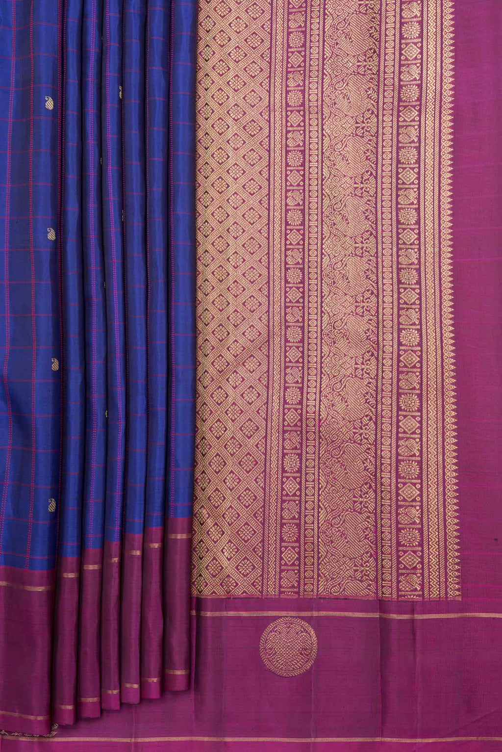 Pleats and pallu of Royal Blue Dual Tone Kanchipuram Silk Saree with Checked design on the body and Zari Border