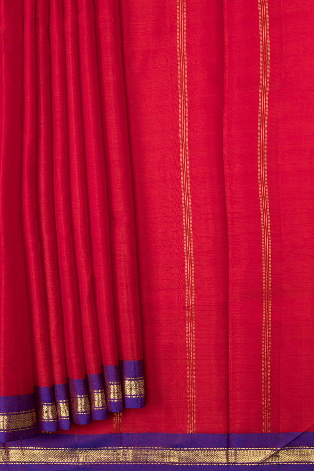 Pleats and pallu of Red Dual Tone Kanchipuram Saree with Plain Body and Zari Border. 