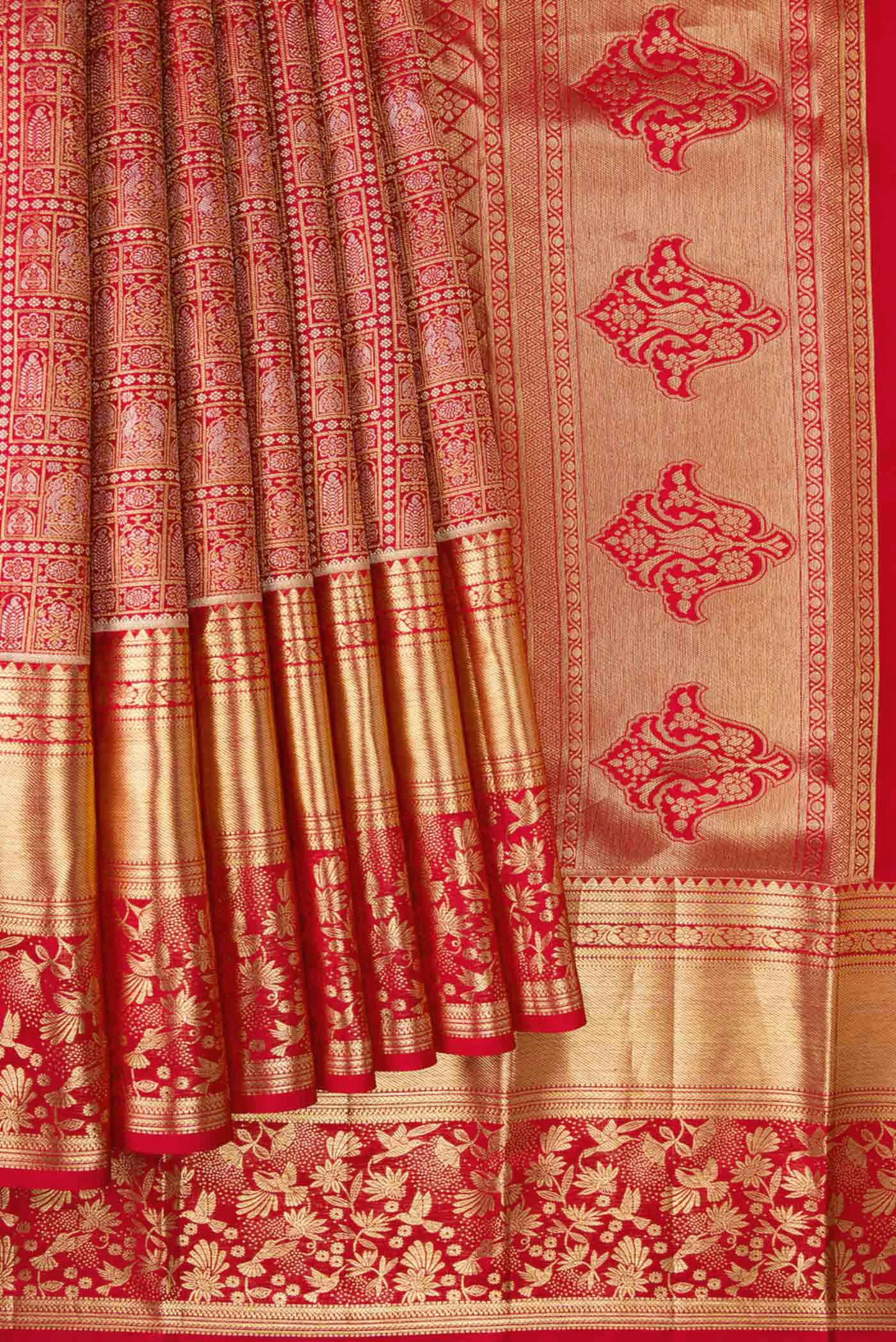 Pleats and pallu of Red Dual Tone Kanchipuram Silk Saree with Zari Brocade on the body and Zari Border. 