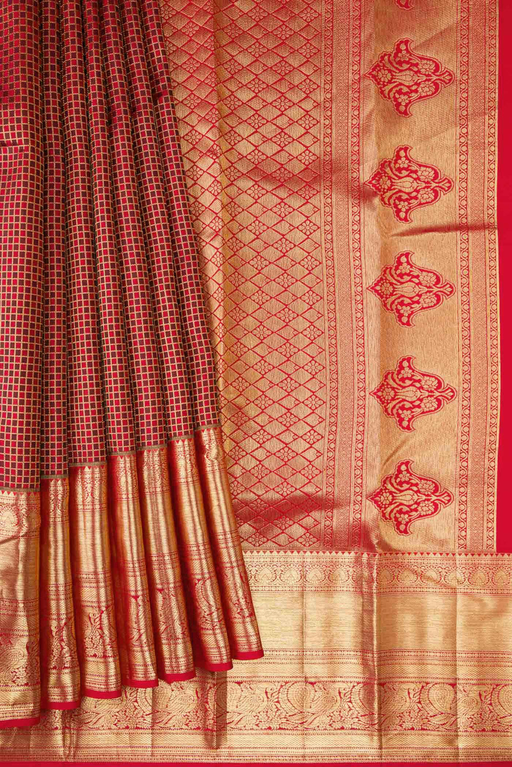 Pleats and pallu of Red Dual Tone Kanchipuram Silk Saree with Zari Brocade on the body and Zari Border. 