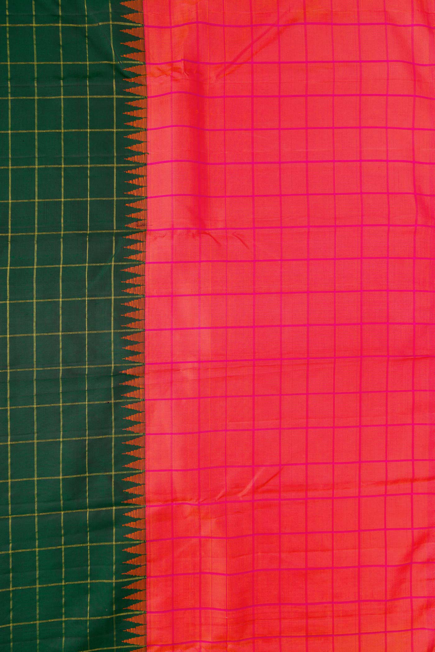 Border image of Pure Silk Pure Zari Green Dual Tone Kanchipuram Saree with Checked design on the body and Checks Border