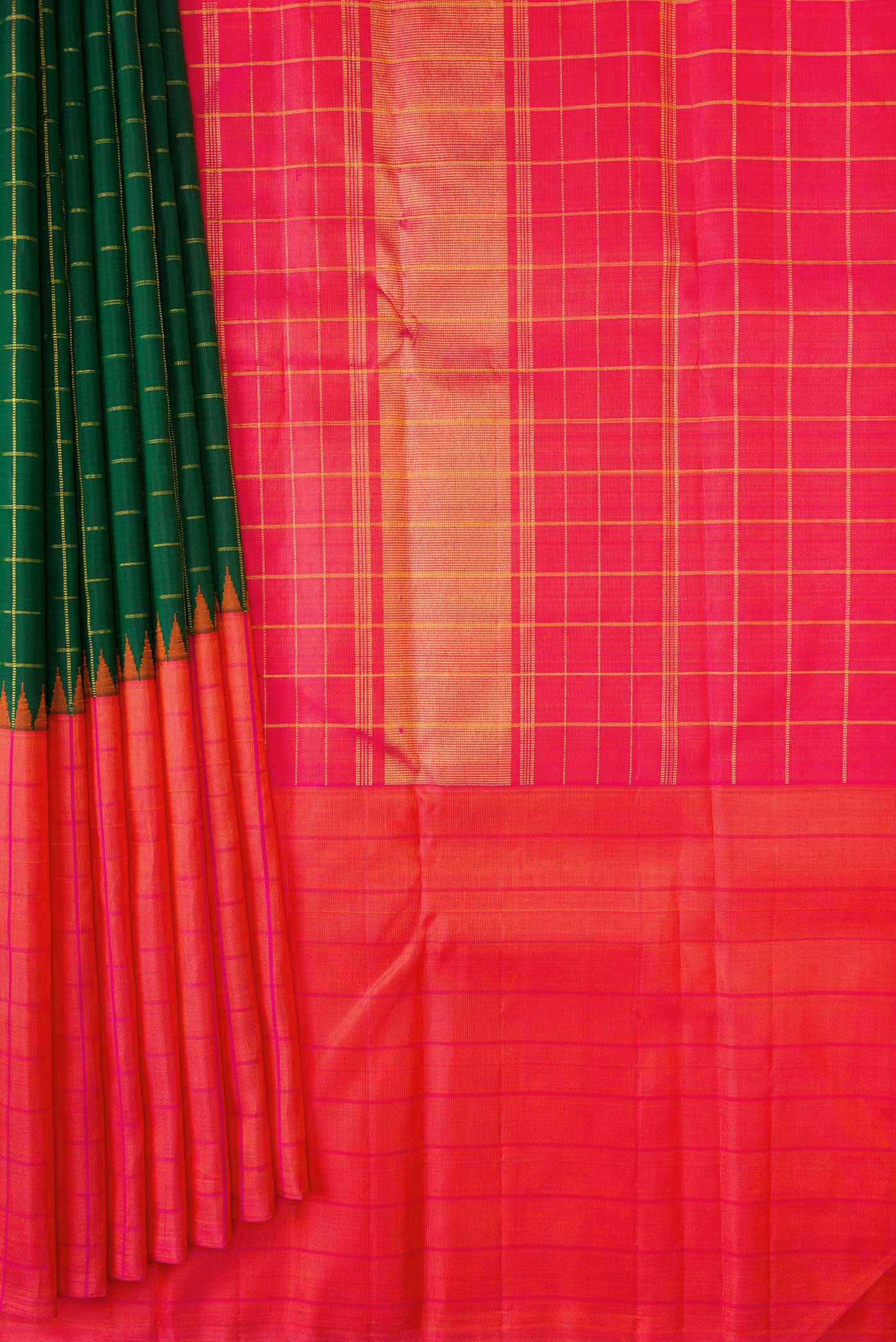 Pleats and pallu of Pure Silk Pure Zari Green Dual Tone Kanchipuram Saree with Checked design on the body and Checks Border