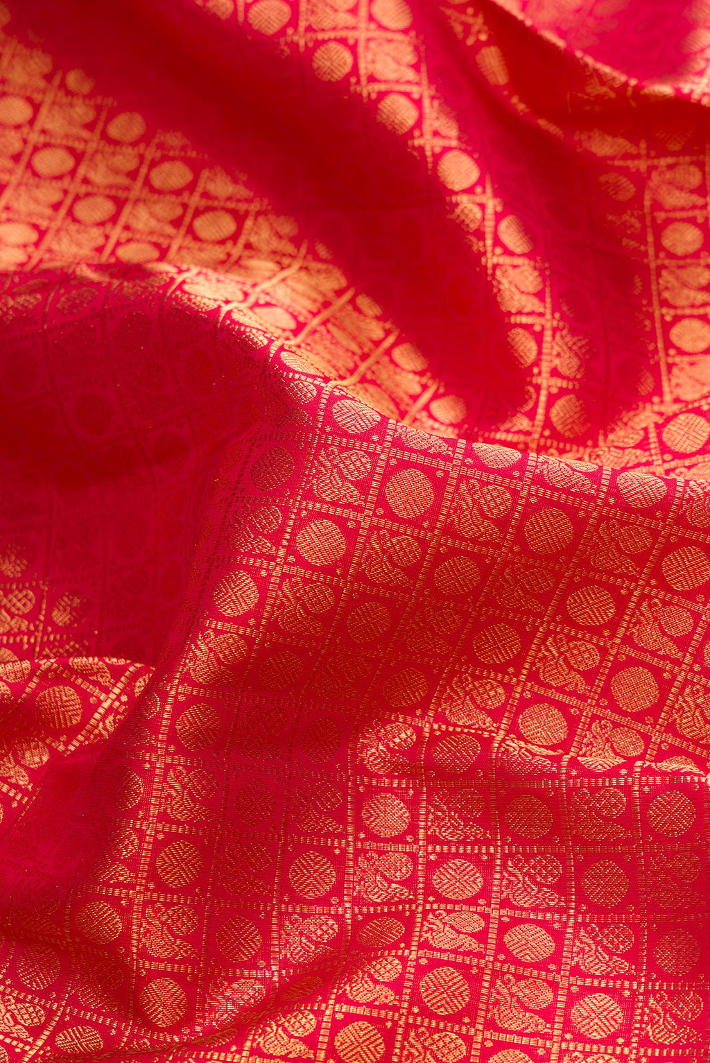 Close up of Pure Silk Pure Zari Dark Pink Dual Tone Kanjivaram Saree with Zari Brocade on the body and Fancy Border.  displaying folds