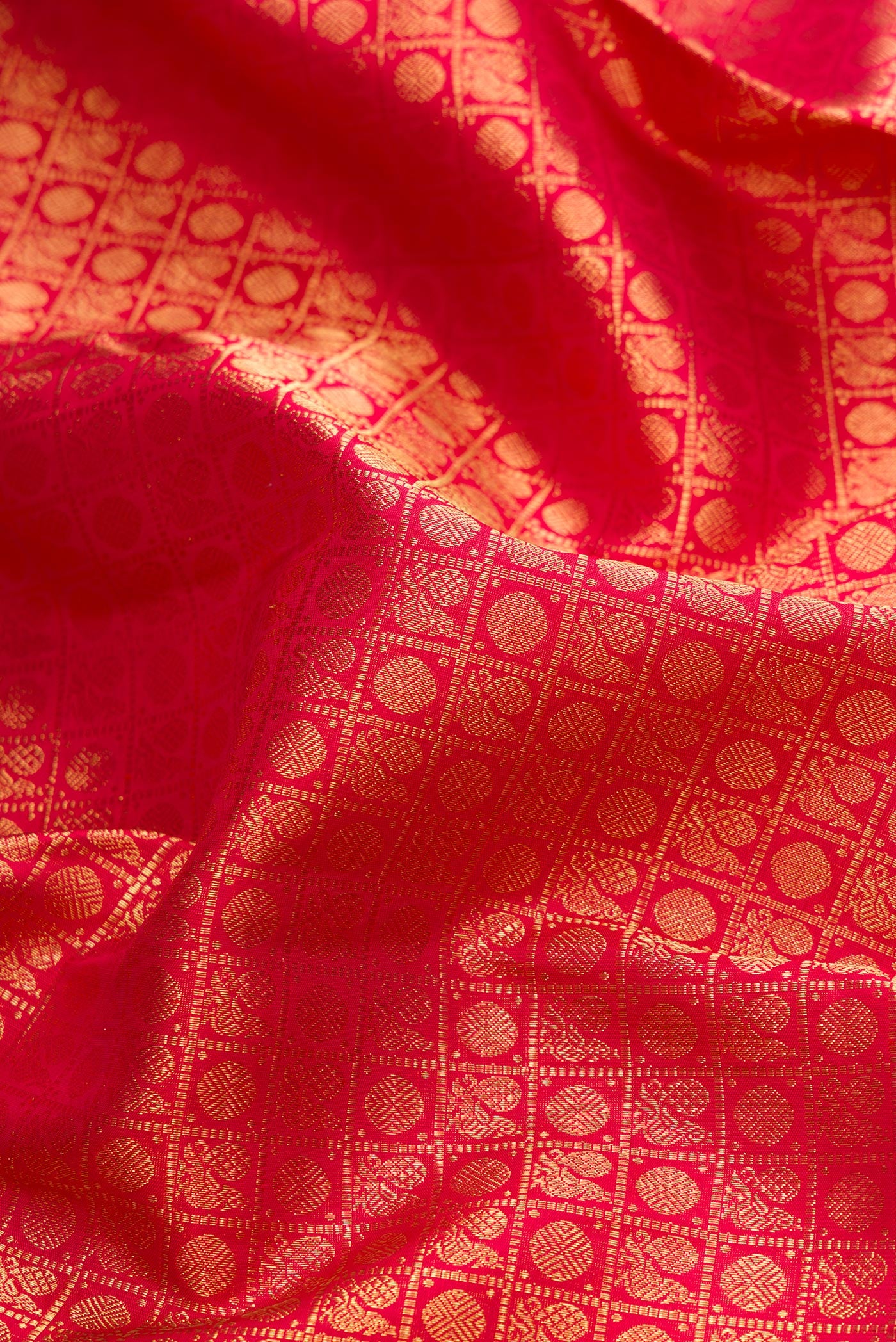 Close up of Pure Silk Pure Zari Dark Pink Dual Tone Kanjivaram Saree with Zari Brocade on the body and Fancy Border.  displaying folds