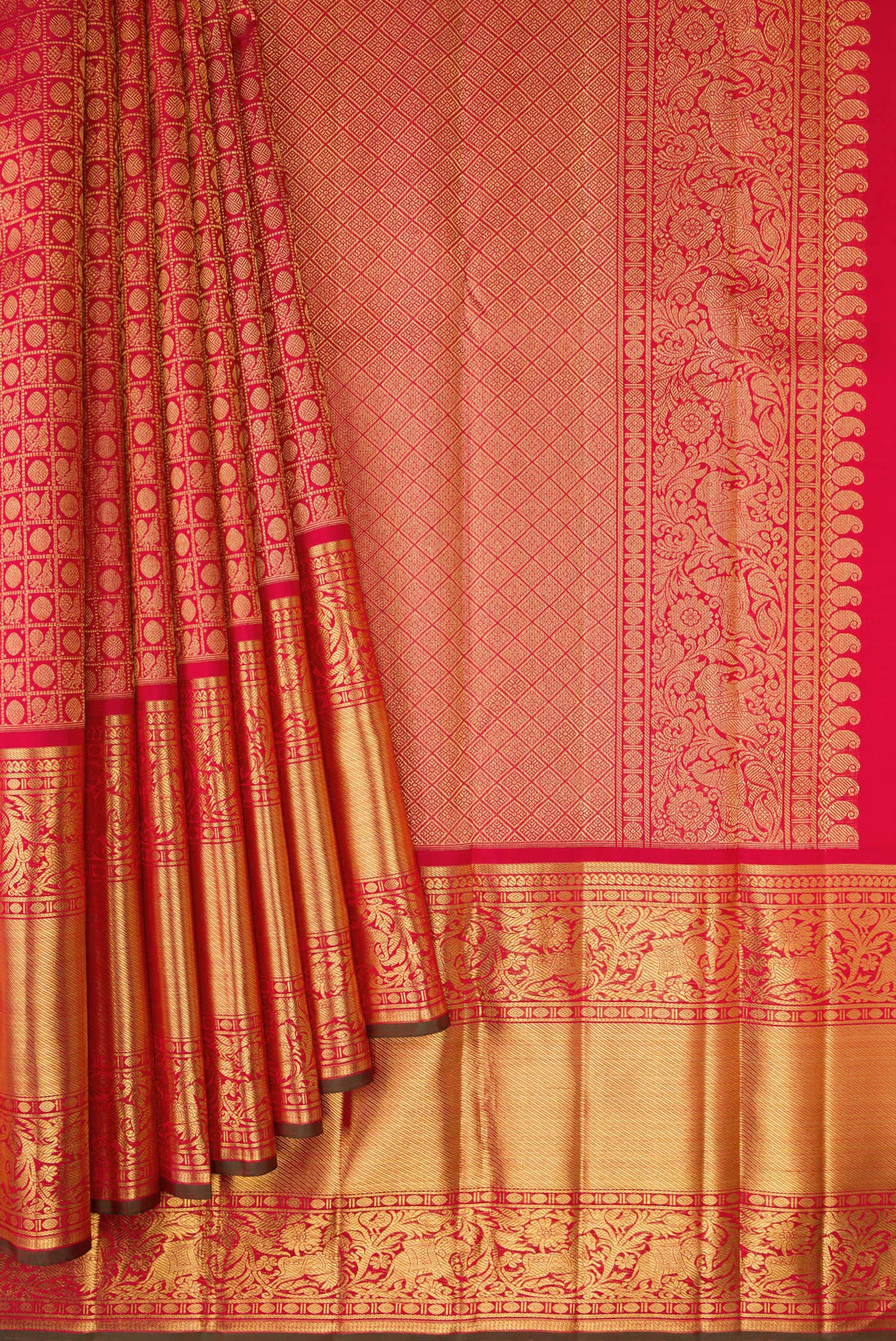 Pleats and pallu of Pure Silk Pure Zari Dark Pink Dual Tone Kanjivaram Saree with Zari Brocade on the body and Fancy Border. 