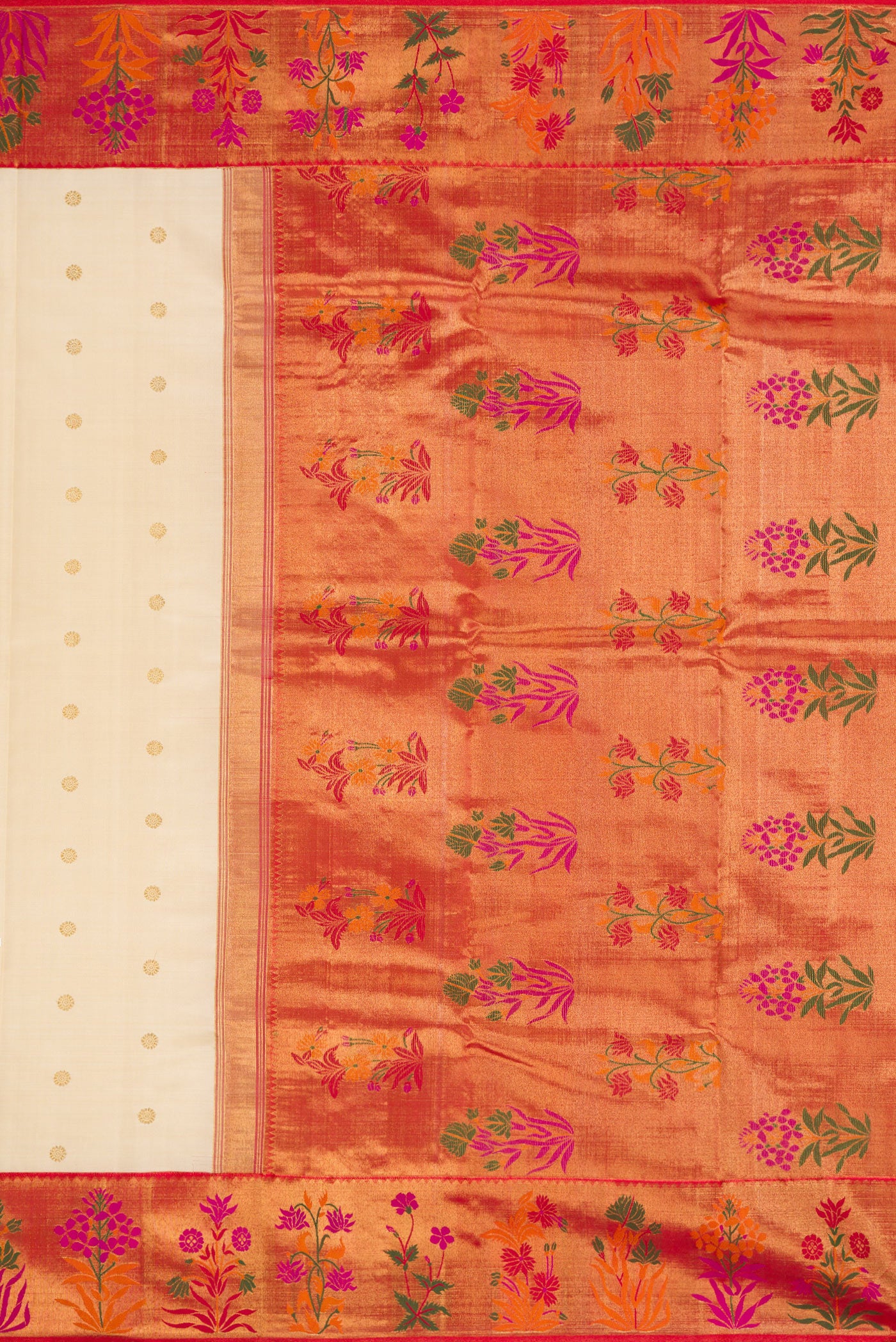 Close up image of the pallu of Pure Silk Pure Zari Off White Dual Tone Kanjivaram Saree with Zari Butta on the body and Fancy Border. 