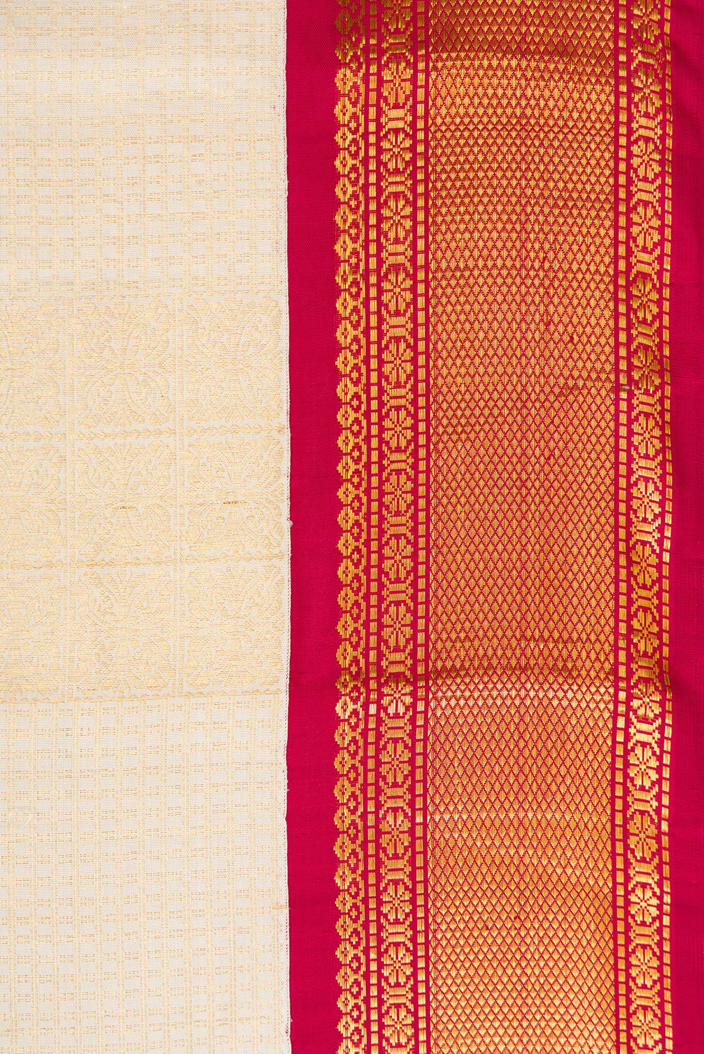 Border image of Off White Dual Tone Kanchipuram Silk Saree with Zari Brocade on the body and Zari Border. 