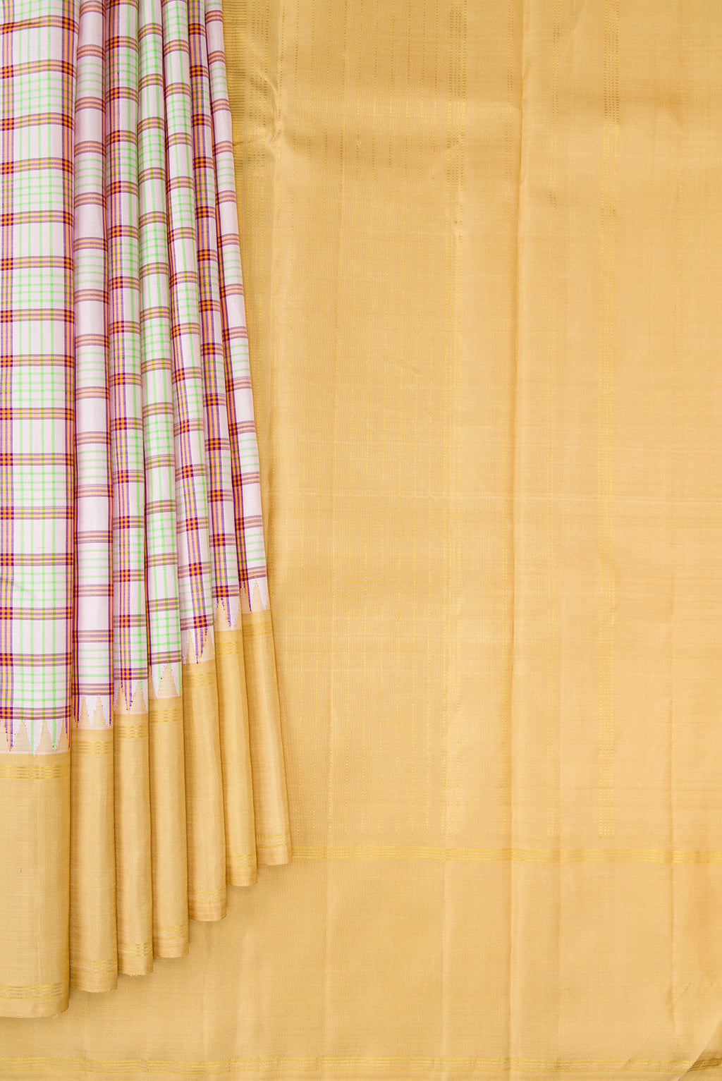 Pleats and pallu of Pink Kanchipuram Silk Saree with Checked design on the body and Zari Border. 