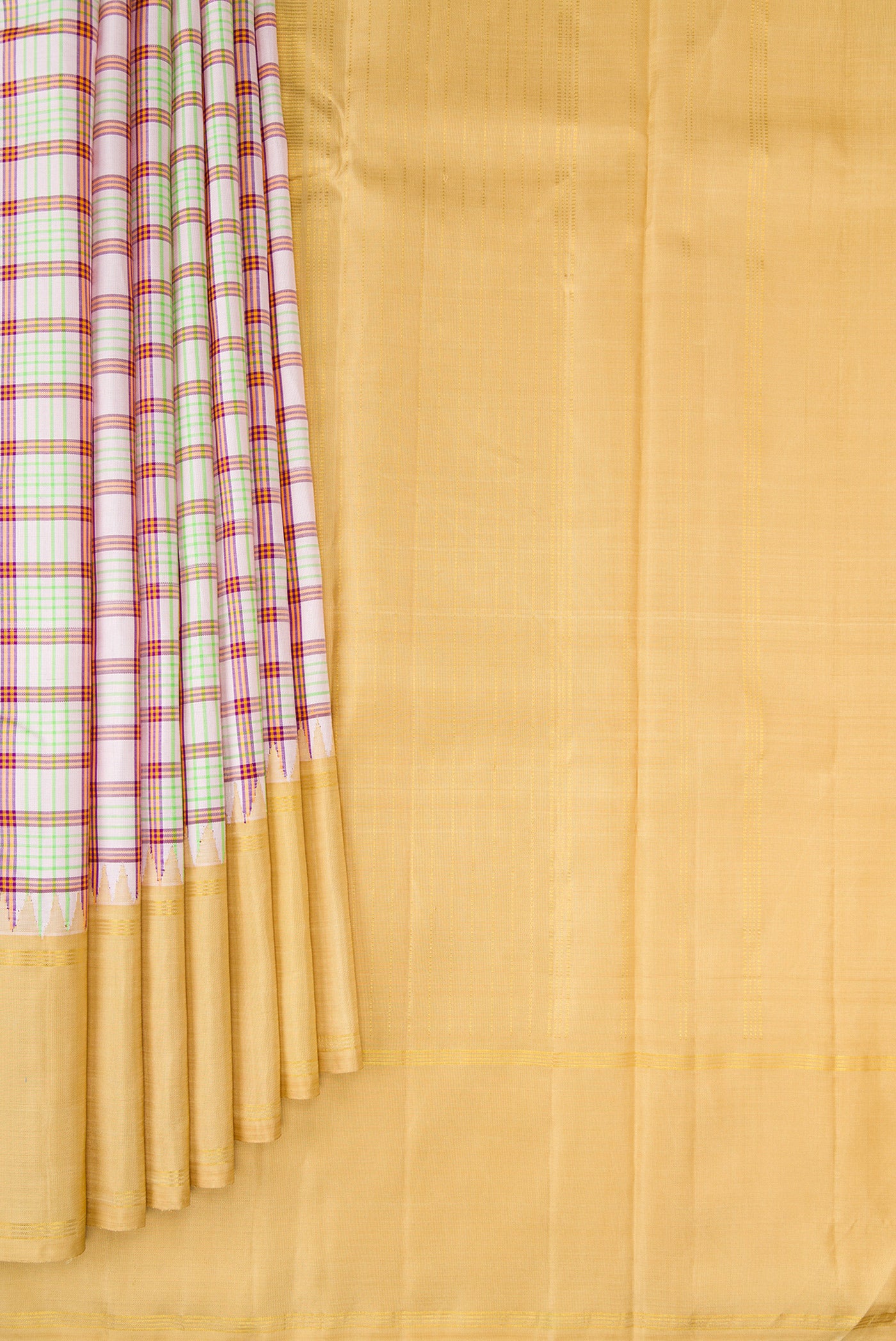 Pleats and pallu of Pink Kanchipuram Silk Saree with Checked design on the body and Zari Border. 