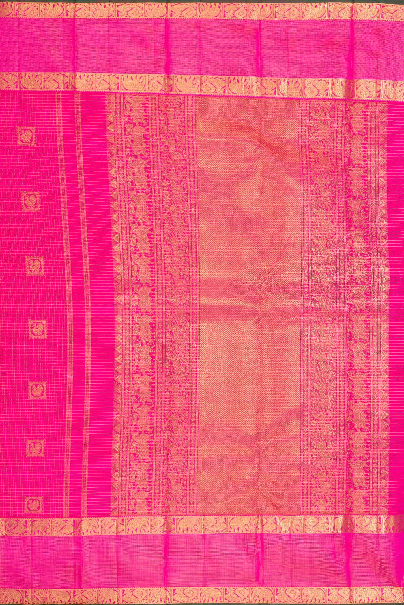 Close up image of the pallu of Pink Dual Tone Kanchipuram Silk Saree with Checked design on the body and Zari Border. 