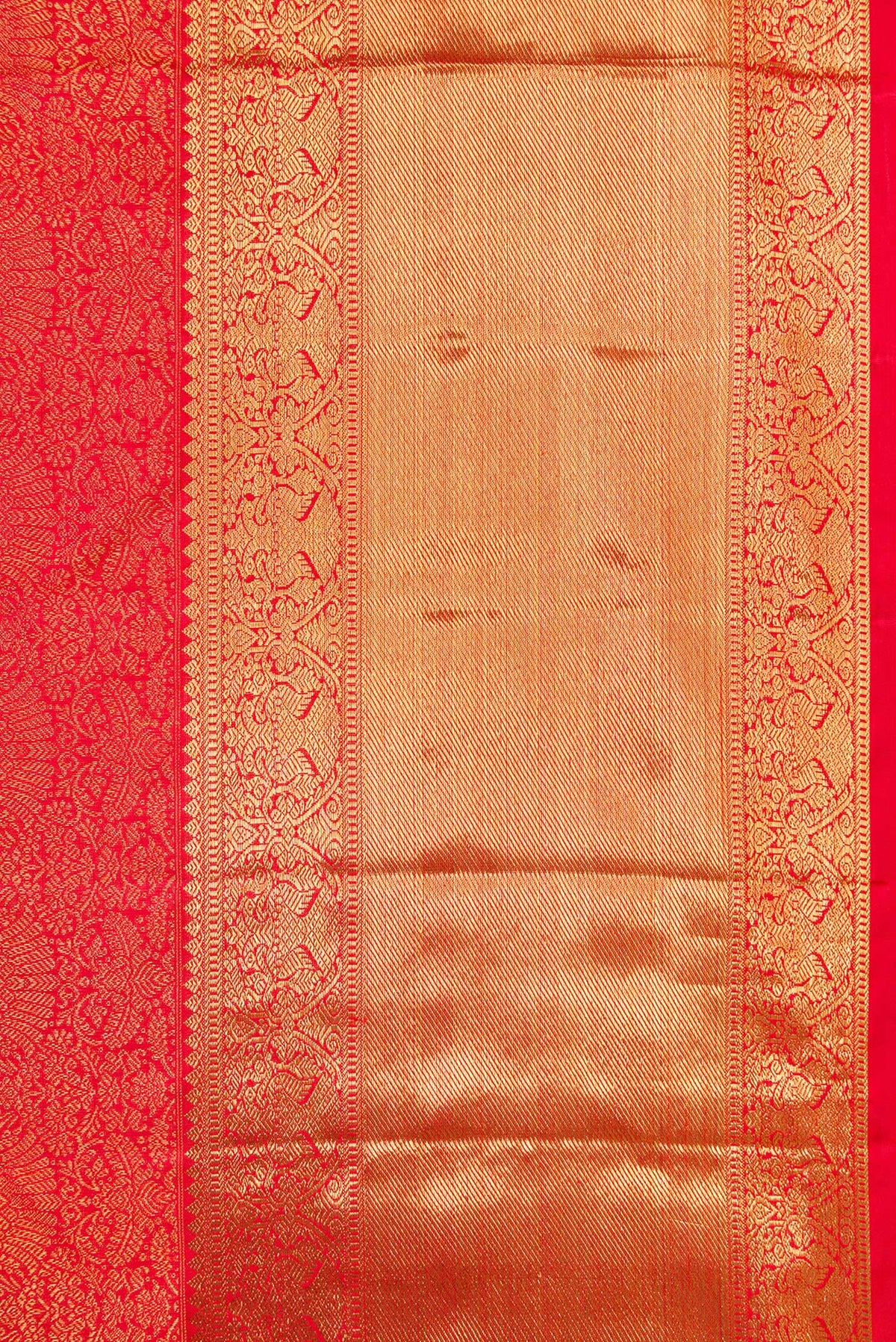 Border image of Pure Silk Pure Zari Red Dual Tone Kanjivaram Saree with Zari Brocade on the body and Zari Border. 