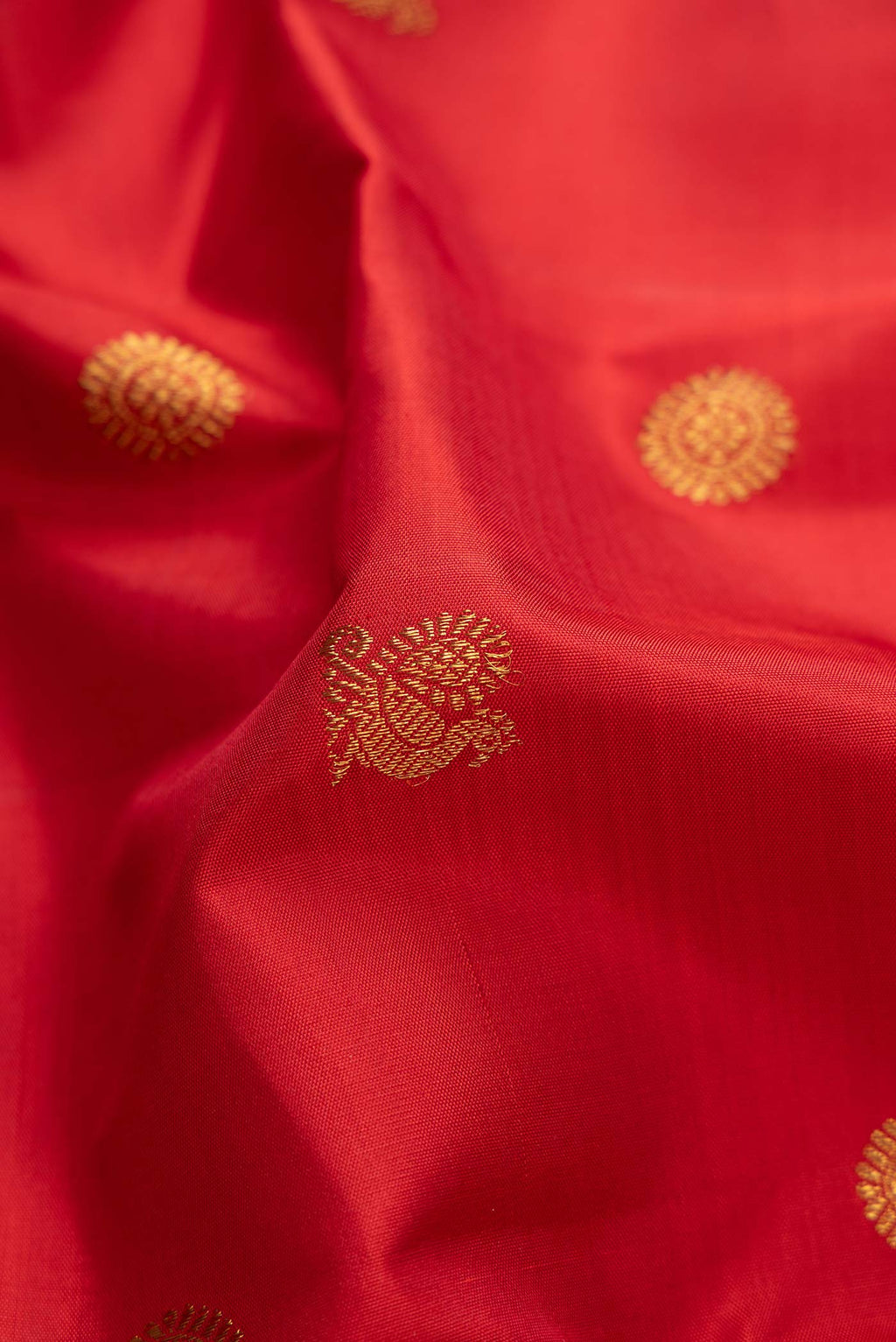Close up of Maroon Dual Tone Kanchipuram Silk Saree with Zari Butta on the body and Without Border displaying folds