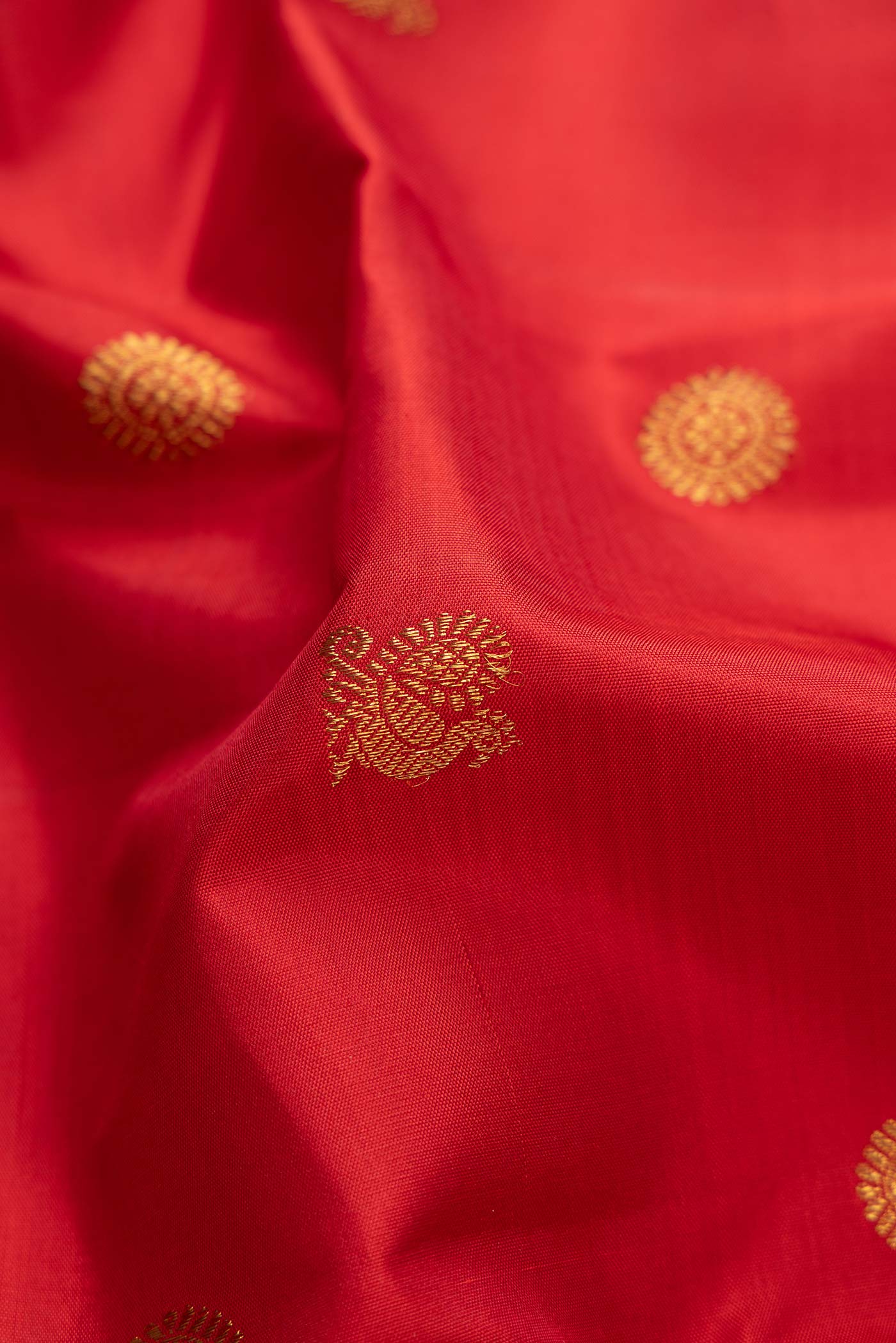 Close up of Maroon Dual Tone Kanchipuram Silk Saree with Zari Butta on the body and Without Border displaying folds