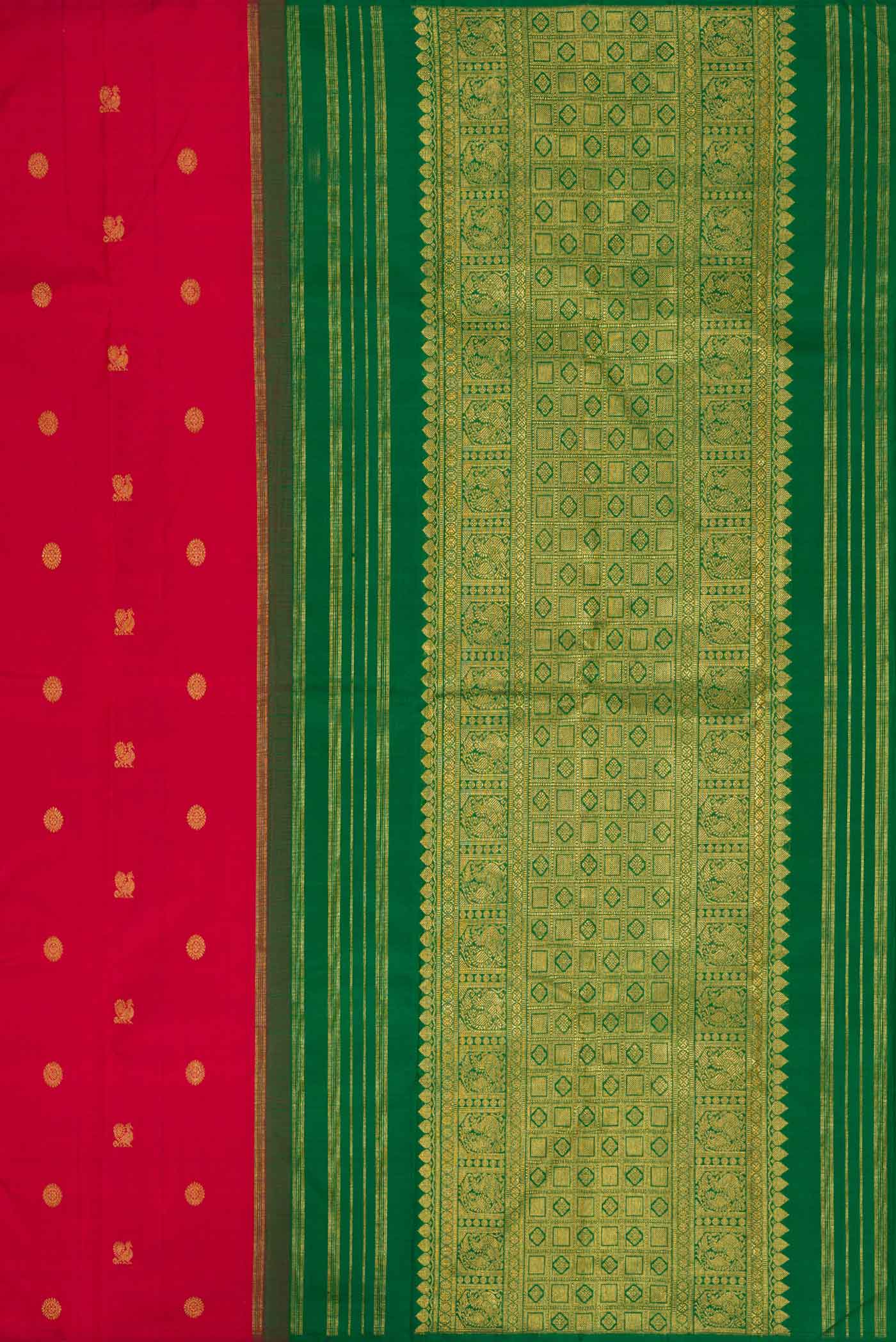 Close up image of the pallu of Maroon Dual Tone Kanchipuram Silk Saree with Zari Butta on the body and Without Border