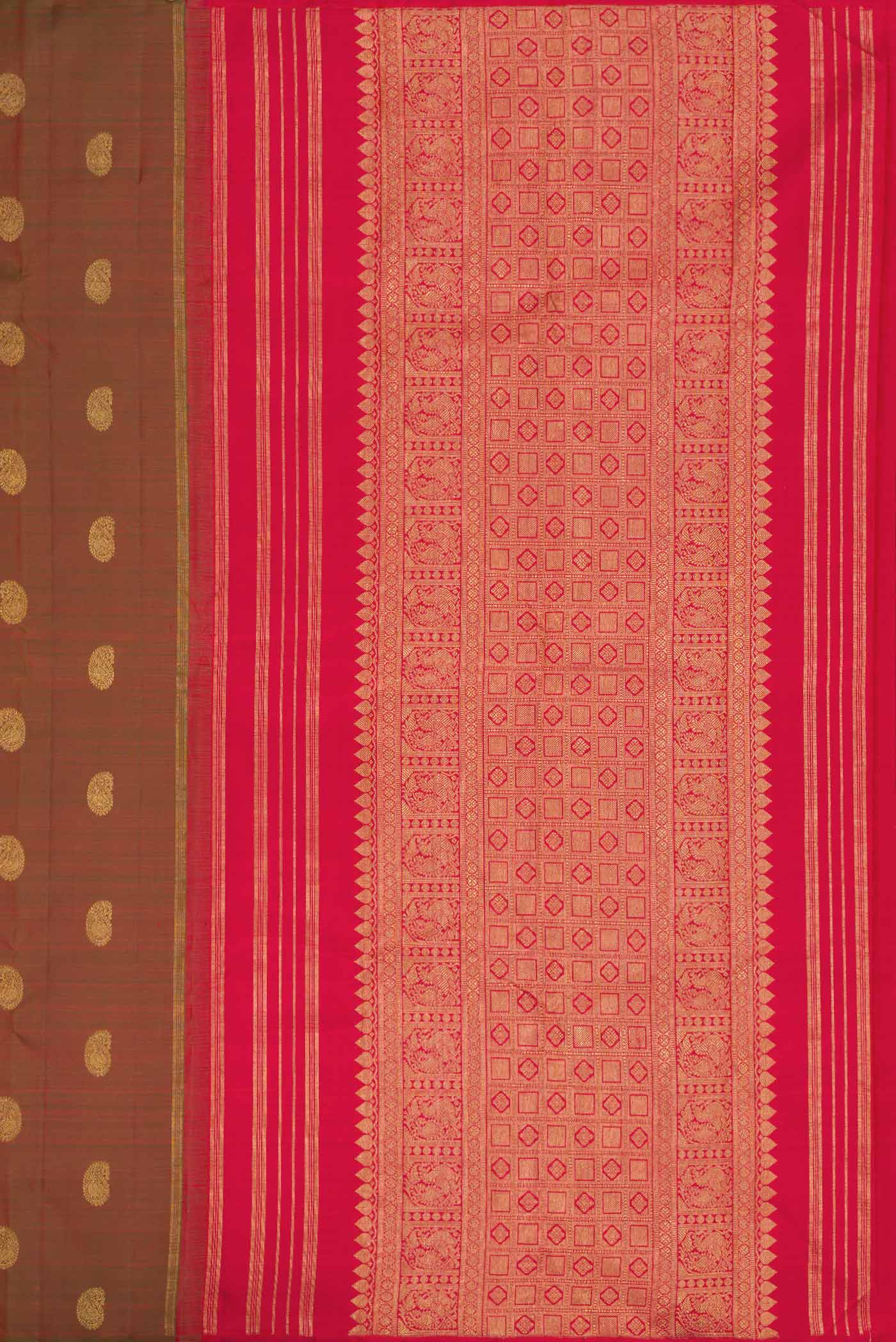 Close up image of the pallu of Mehandi Green Dual Tone Kanchipuram Silk Saree with Zari Butta on the body and Without Border