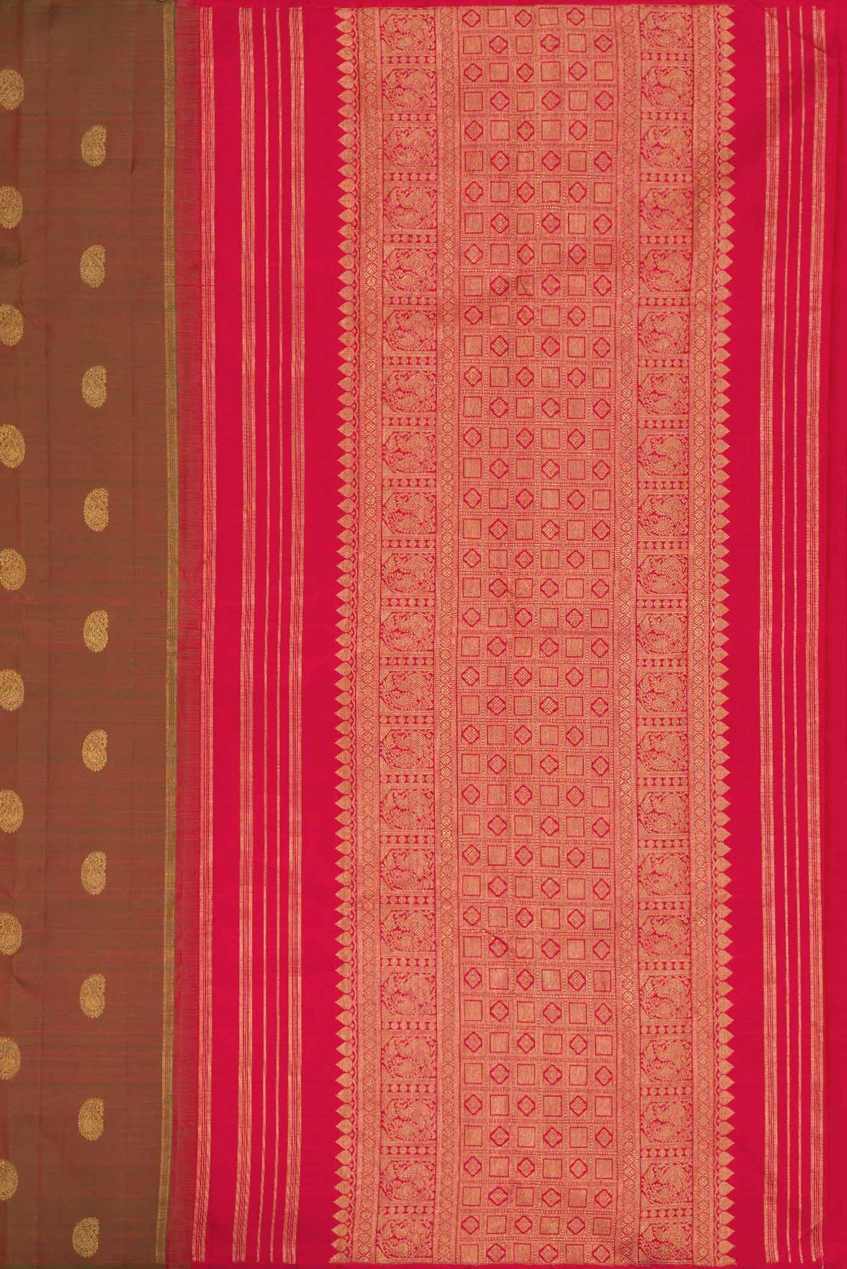 Close up image of the pallu of Mehandi Green Dual Tone Kanchipuram Silk Saree with Zari Butta on the body and Without Border