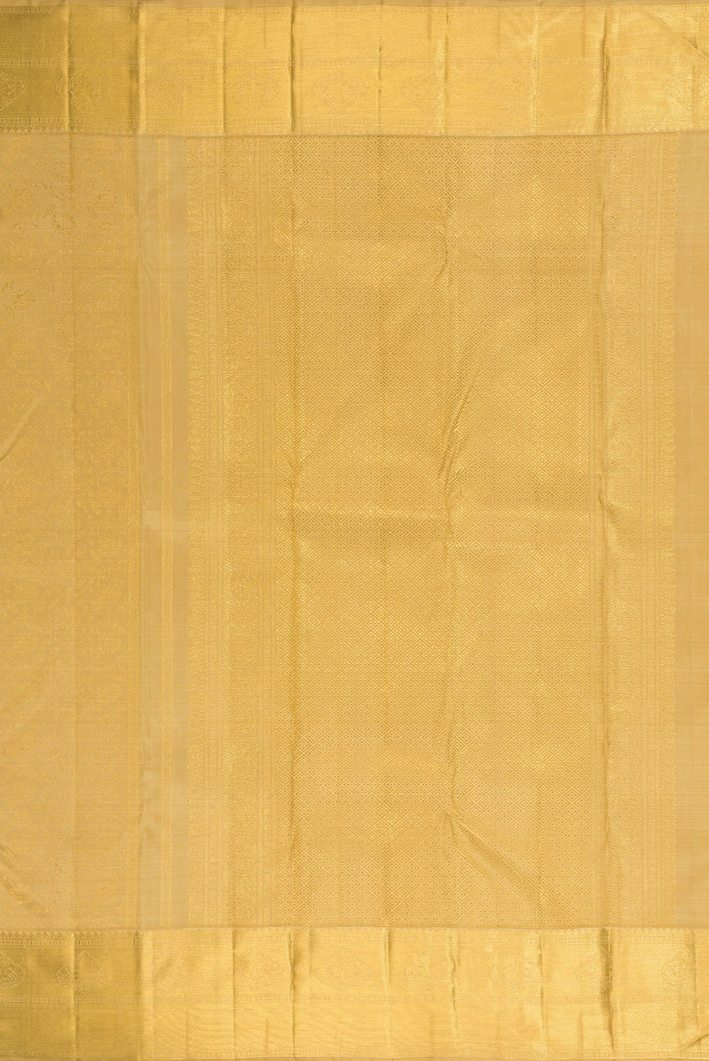 Close up image of the pallu of Pure Silk Pure Zari Gold Dual Tone Kanjivaram Saree with Zari Brocade on the body and Zari Border. 
