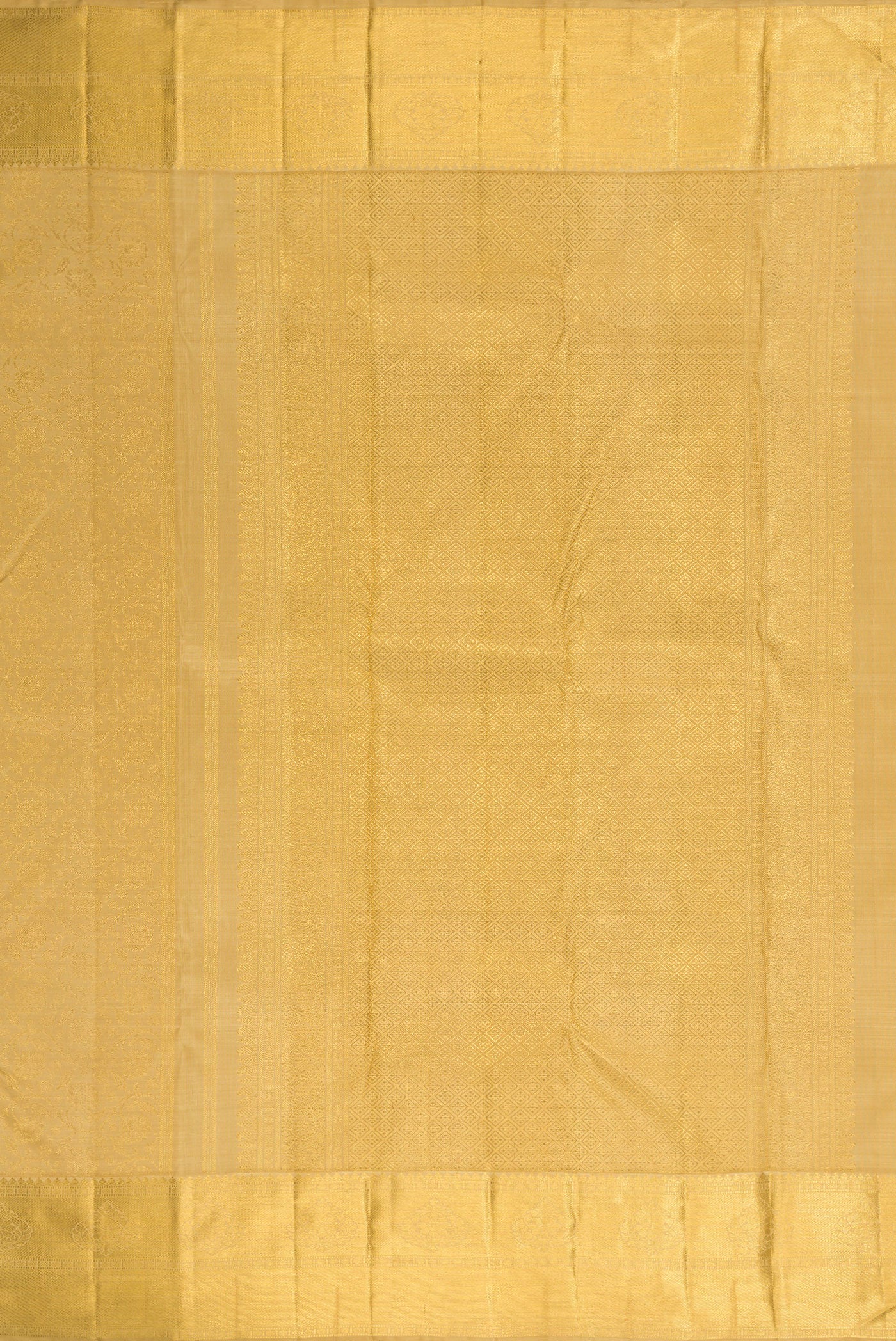 Close up image of the pallu of Pure Silk Pure Zari Gold Dual Tone Kanjivaram Saree with Zari Brocade on the body and Zari Border. 